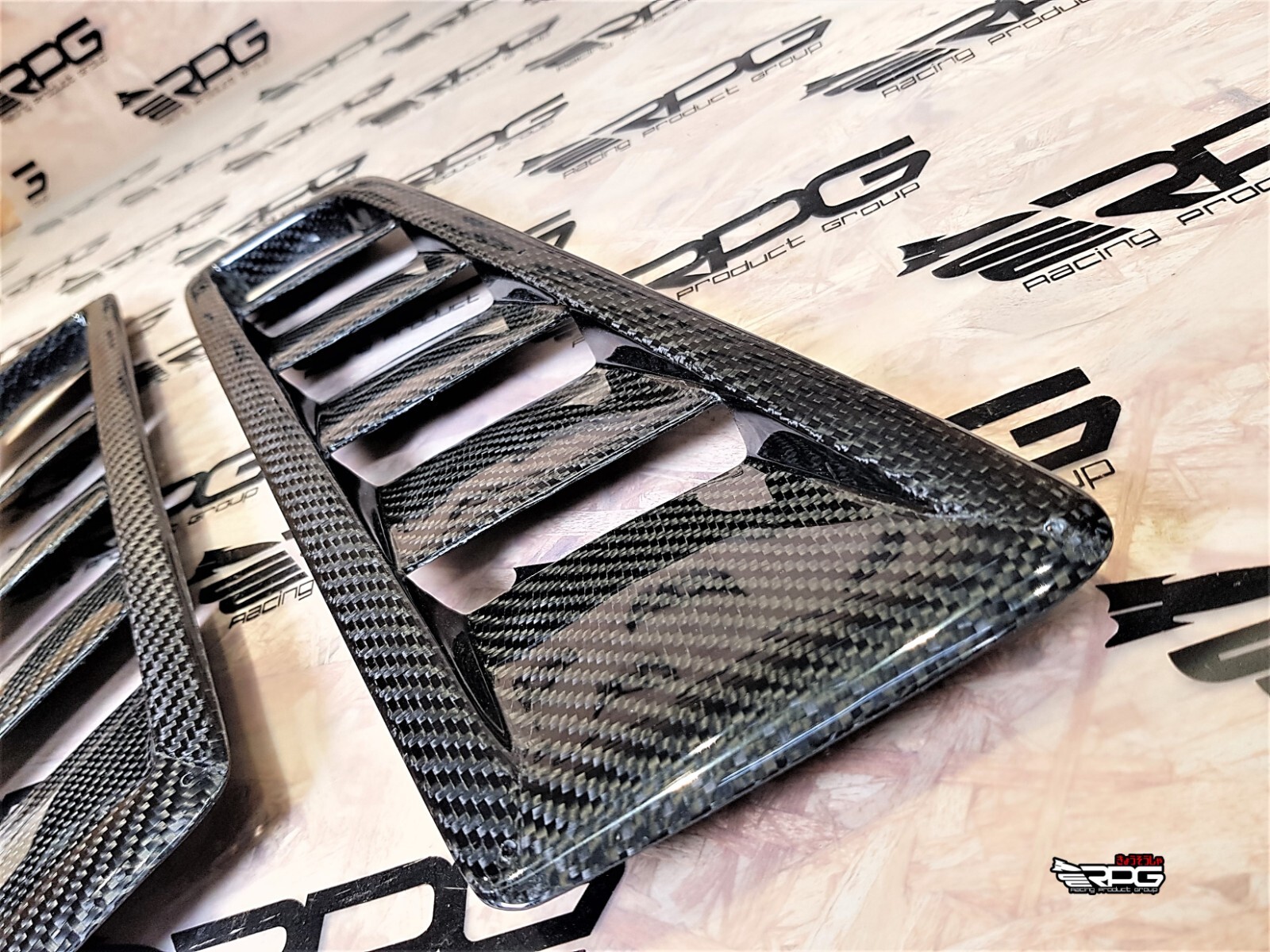 RPG Vacuum Twill Weave Carbon RR-43 Hood Vent Heat Extractor Set