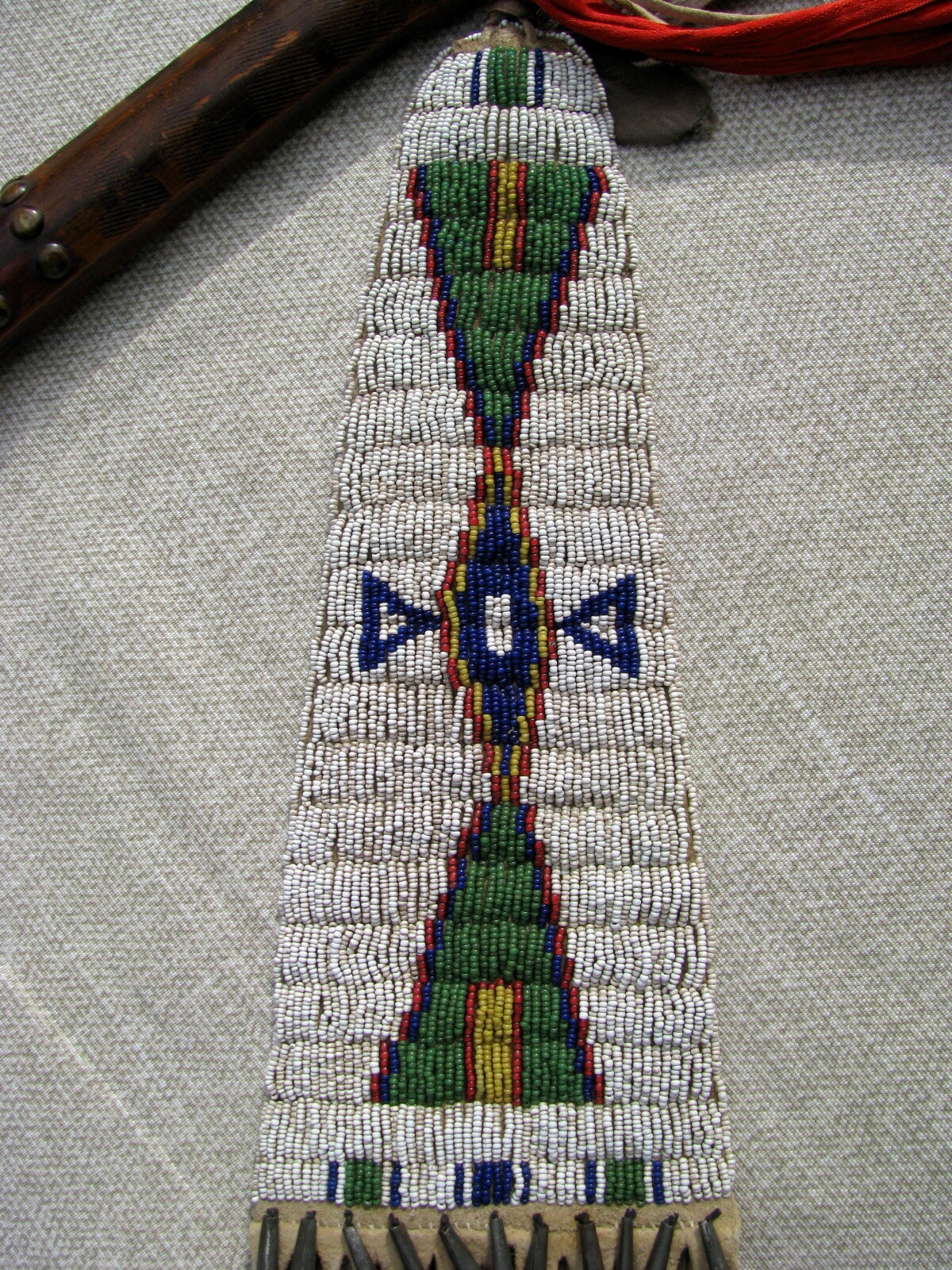 FINE ANTIQUE PLAINS INDIAN PIPE TOMAHAWK 100 TACKS/FILE BURNS 5 COLOR BEAD DROP