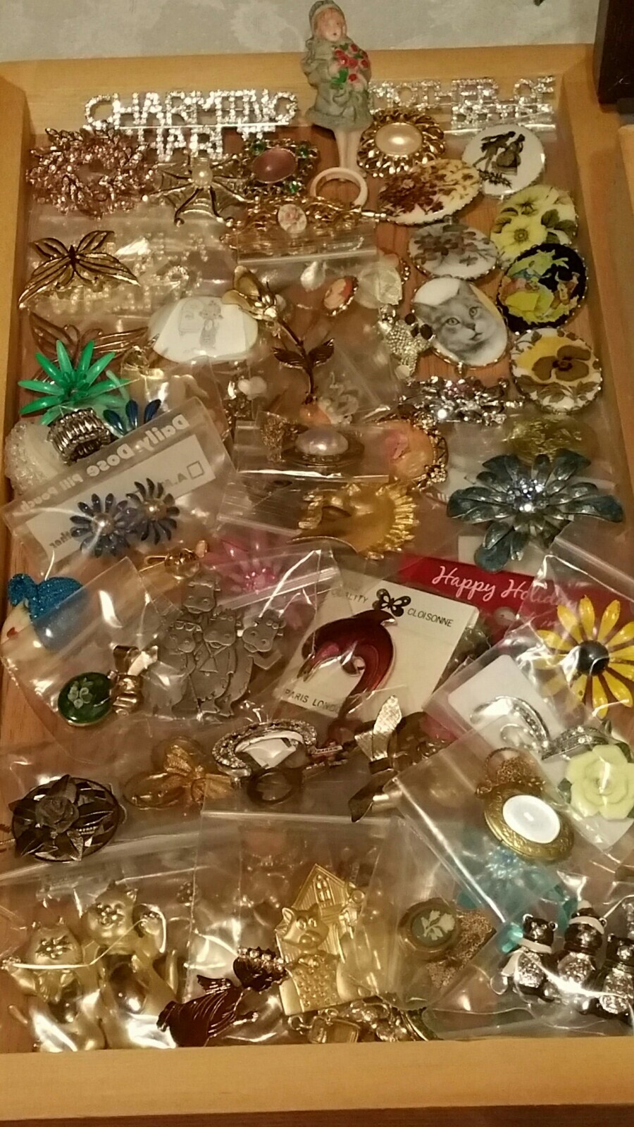 Vintage Costume Jewelry Lots Brooches Signed Unsigned *All Wear*