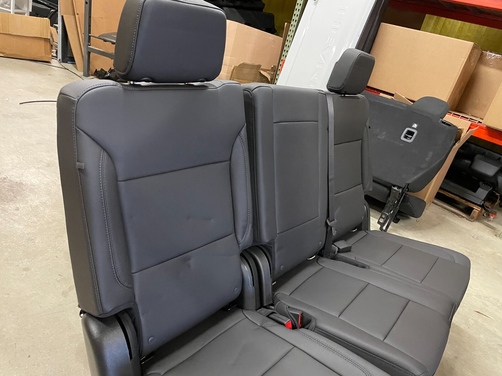 21-25 TAHOE YUKON ESCALADE SUBURBAN LEATHER 2ND ROW SEAT EBONY (JET BLACK) OEM