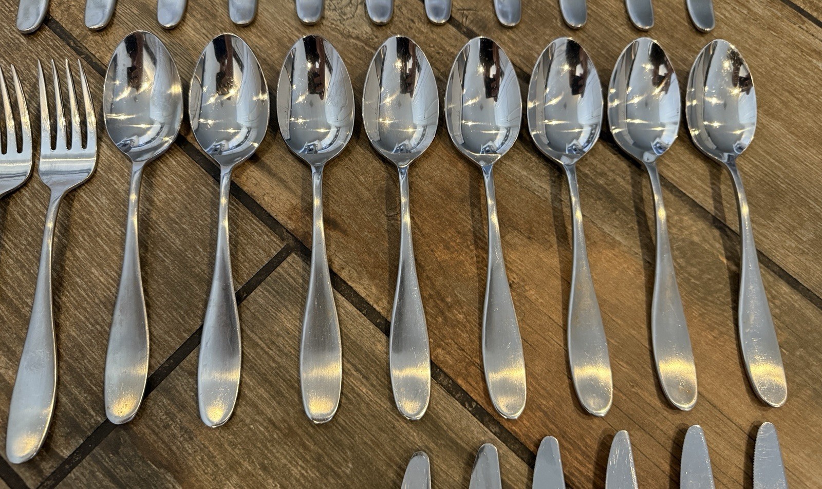 Towle SATIN PETAL 18/0 Living Collection Flatware Set of 40 Spoons Knives Forks