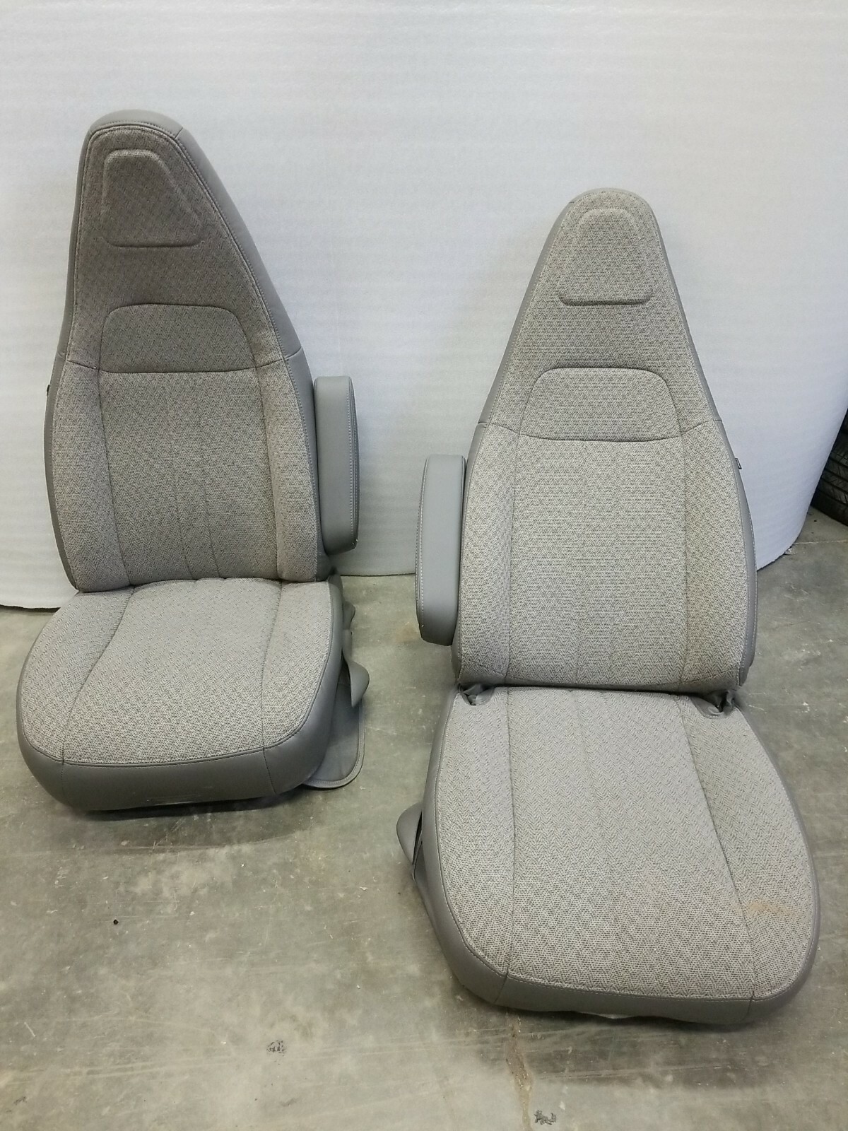 97-23 Chevy Express/GMC Savana Van Pair LH & RH Gray Cloth Power Bucket Seats