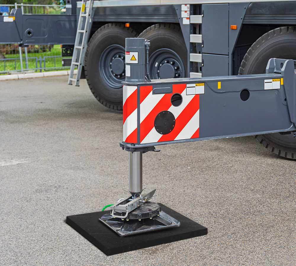 4 Pk Medium Outrigger Pad 18"x18"x1.5" for Crane, Wrecker, Tow Truck, - Black