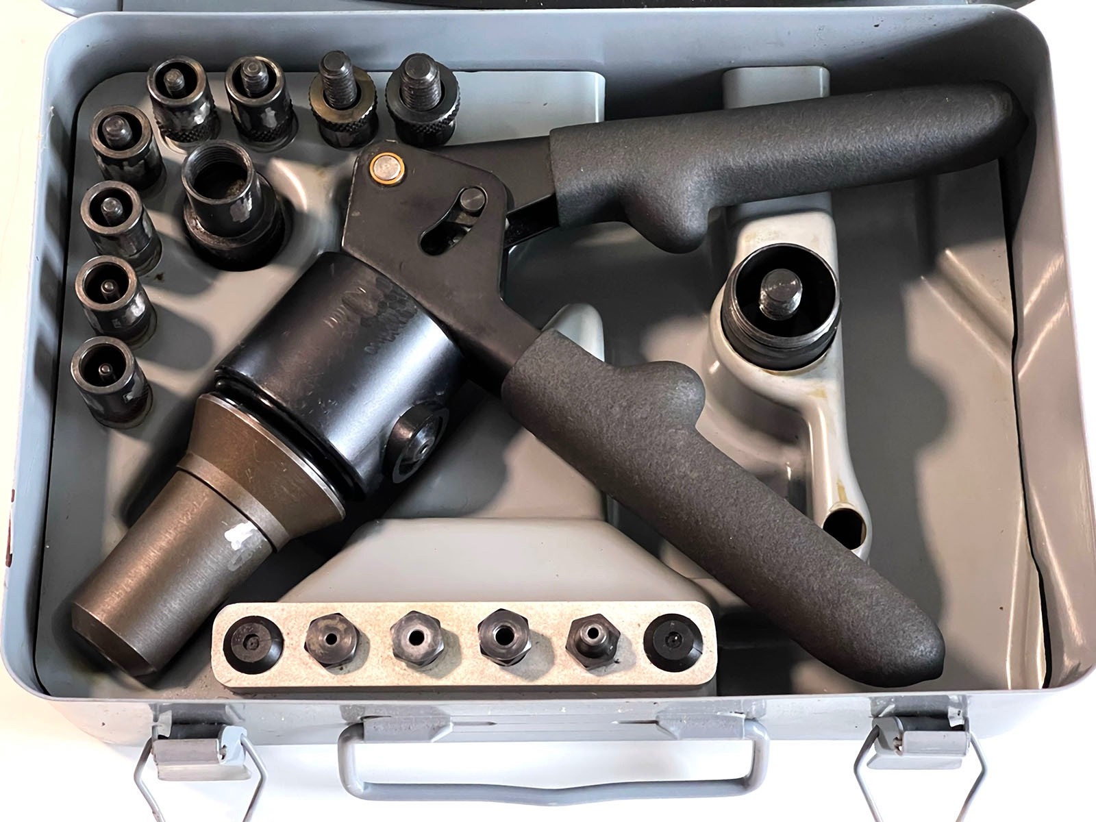 FSI D-100-MIL-1 Hydraulic Blind Rivet Gun Riveter Fastener CherryMAX NOT WORKING