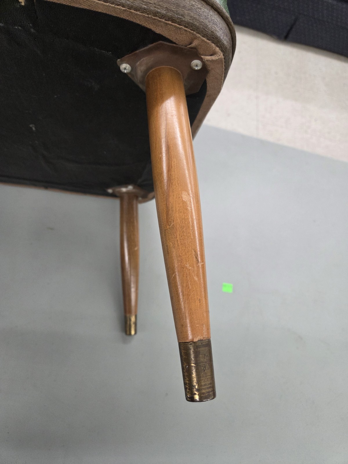 VINTAGE WONDERFUL MID CENTURY, AVOCADO GREEN VINYL, FOOT STOOL WITH LEGS!