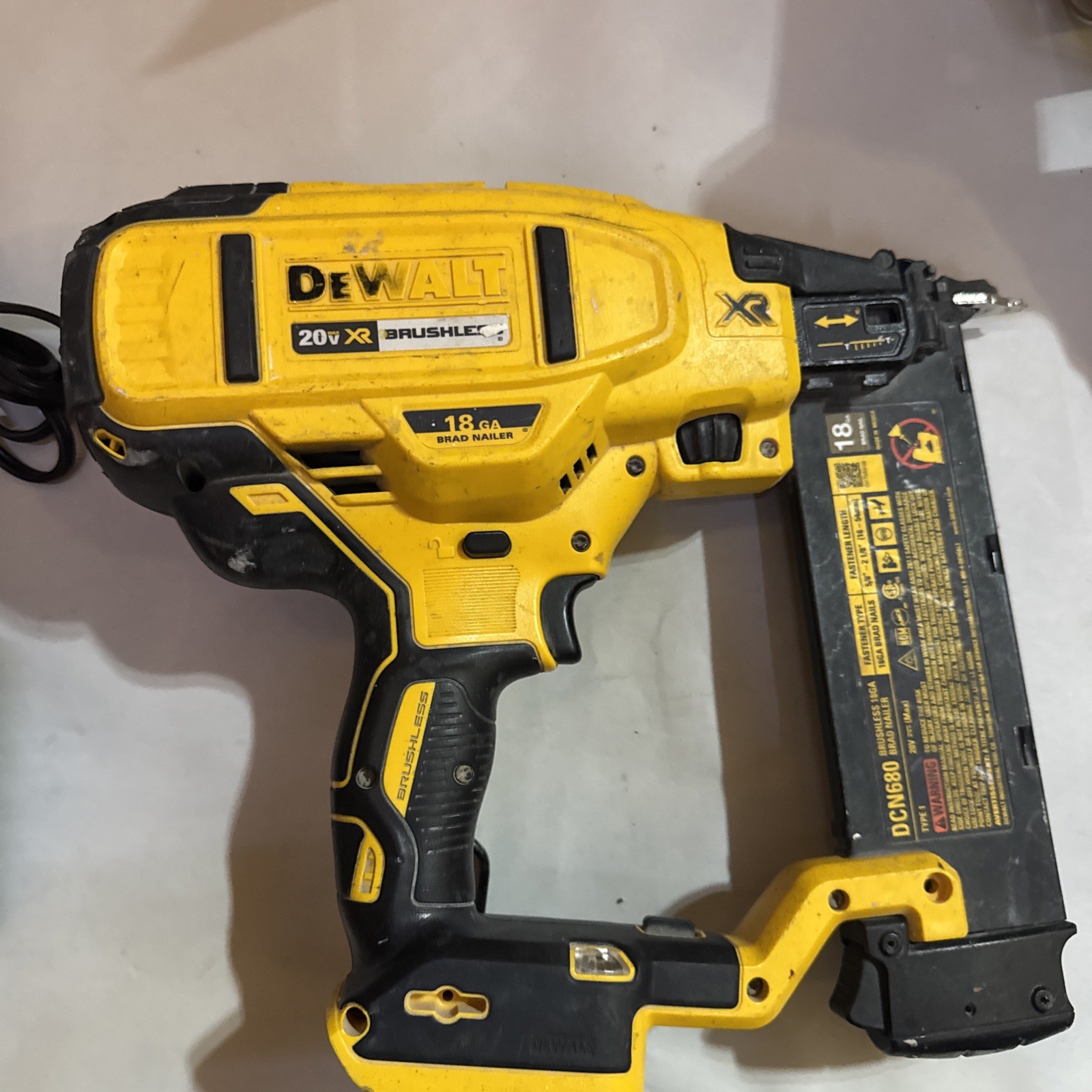 DEWALT DCN681D1 20V MAX XR 18 GA Cordless Narrow Crown Stapler Used