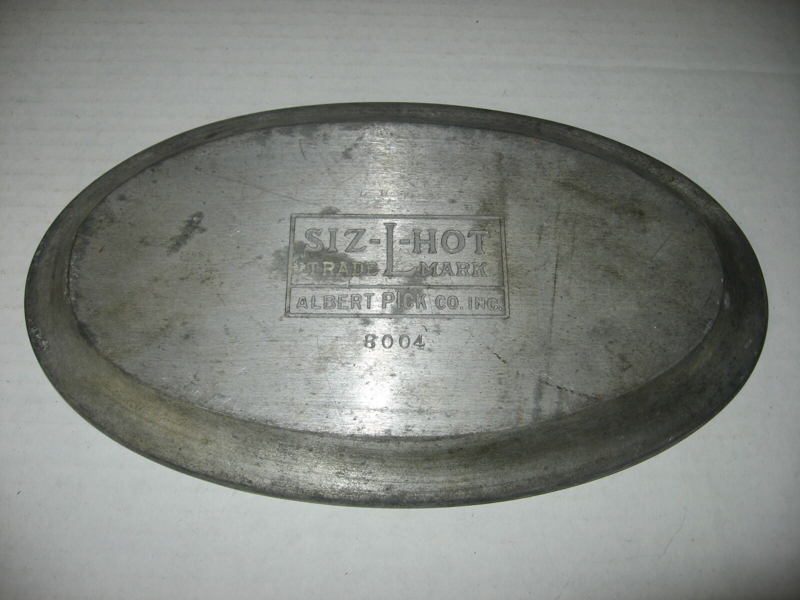 Vintage Albert Pick Co. Inc. Siz-L-Hot #8004 Smalll Metal Platter Prop