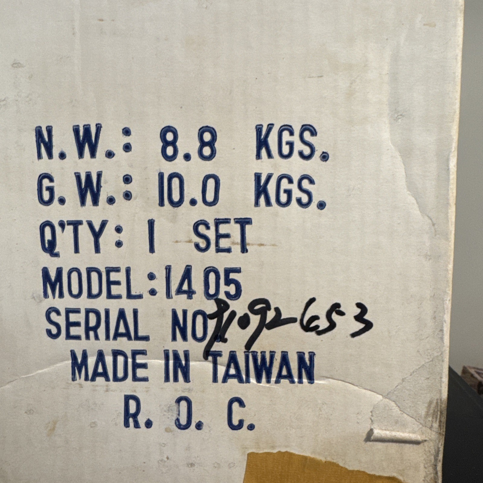 White Sewing Machine Model 1405 With Accessories and Box