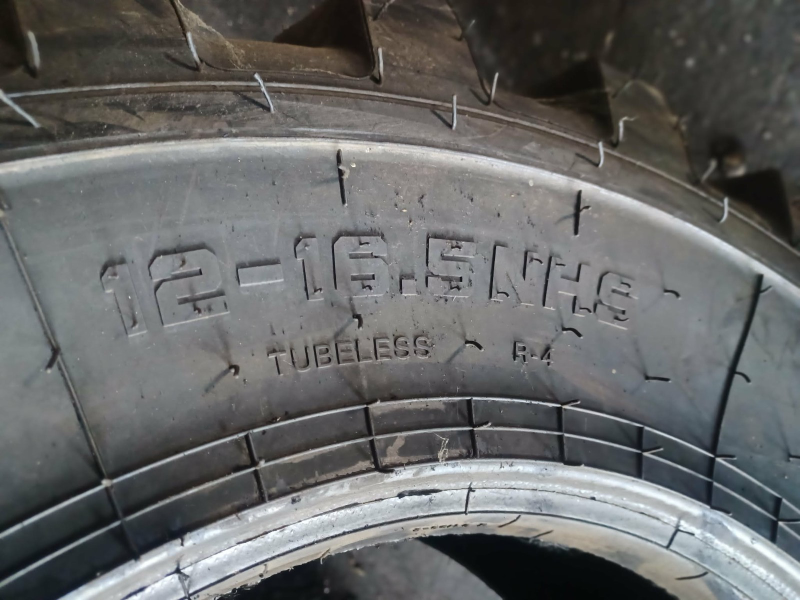 12x16.5 TIRE R-4 NEW COSMETIC BLEM 6PLY 12165 12 16.5