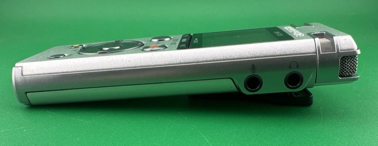 Olympus DM-720 4GB High-Resolution Digital Voice Audio Recorder w/ Case Preowned