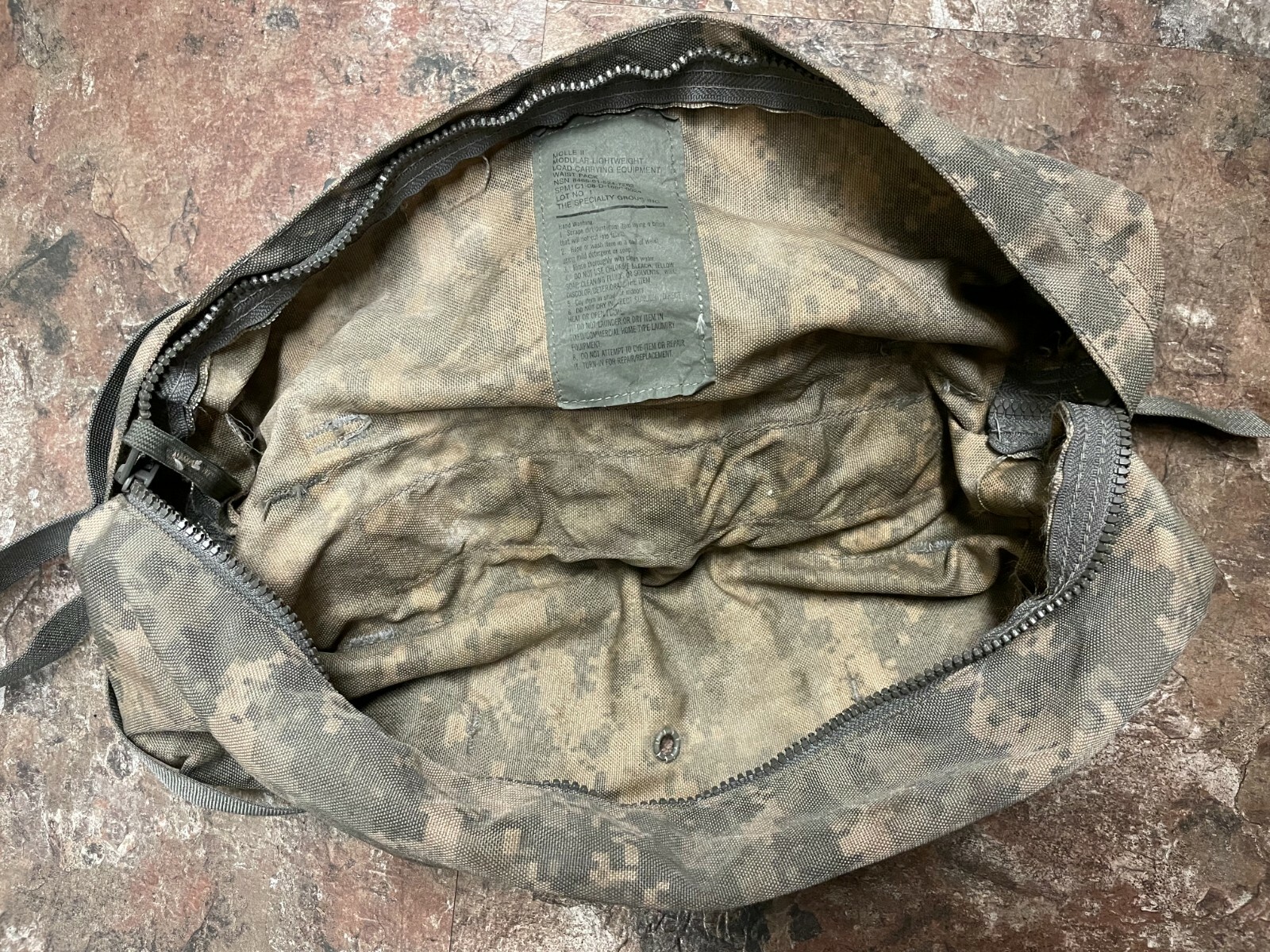 Military Issue ACU Molle Waist Pack / Butt Pack NSN: 8465-01-524-7263 EXCELLENT
