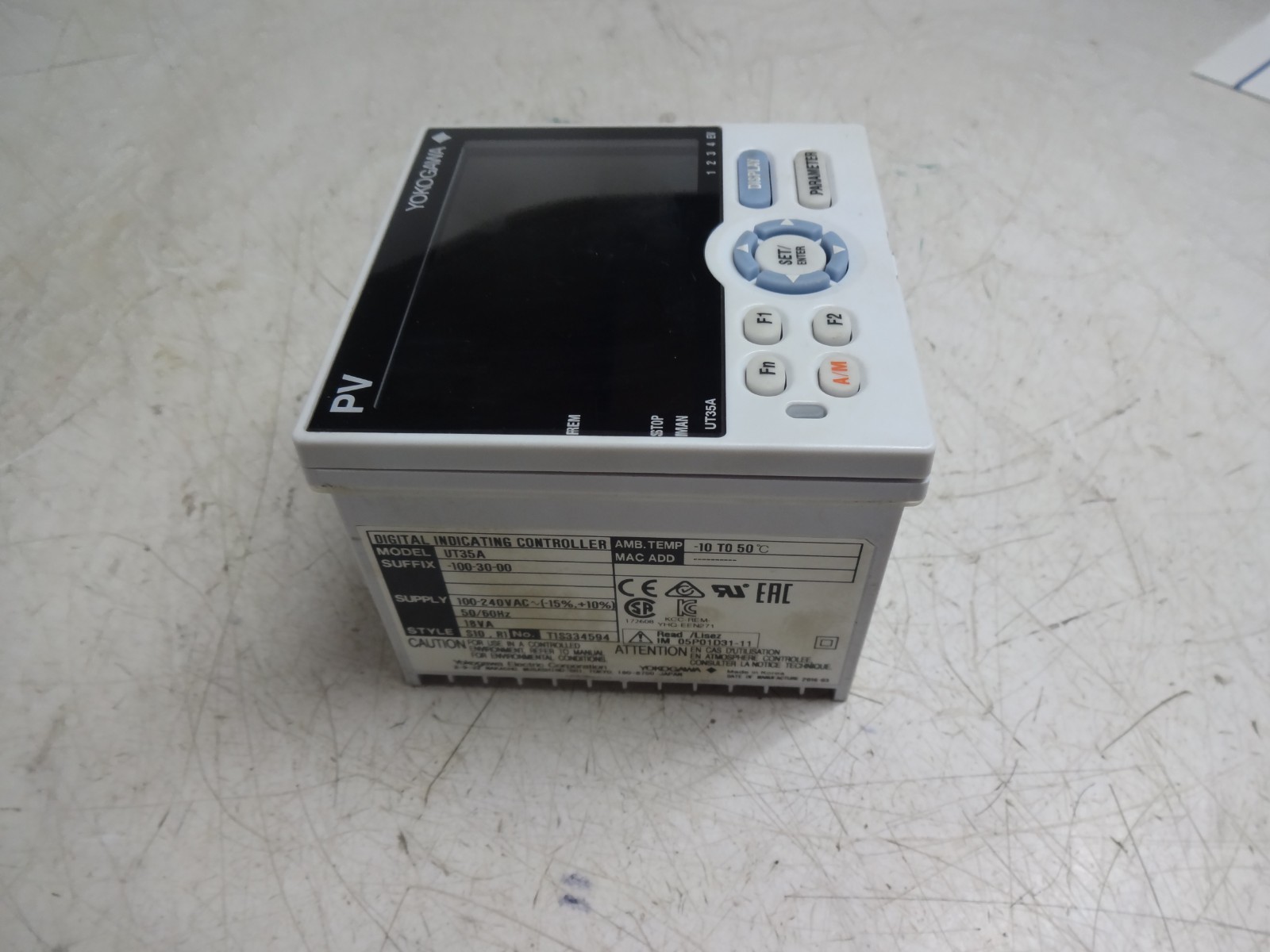 Yokogawa UT35A-100-30-00 Temperature Controller UT35A