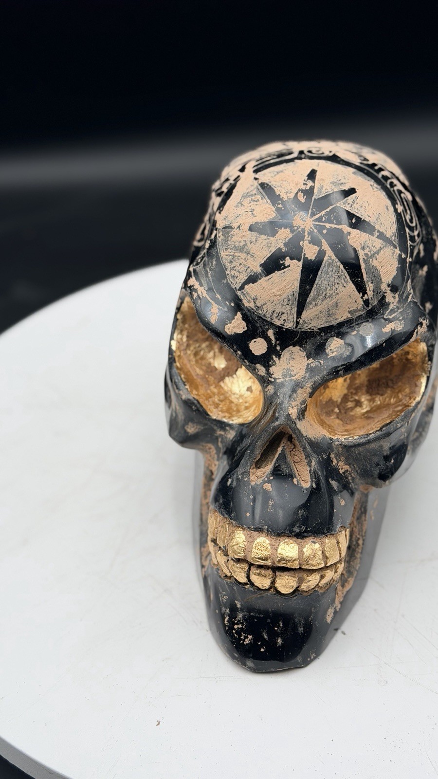 7 Kilo Guerrero Ancient Obsidian Crystal Skull Inlayed Gold Leaf Alien Ojuelos