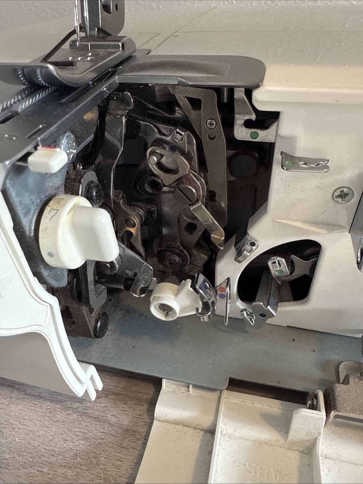 Husqvarna Viking Huskylock 936 Serger Sewing Machine Pedal Manual Extras Works