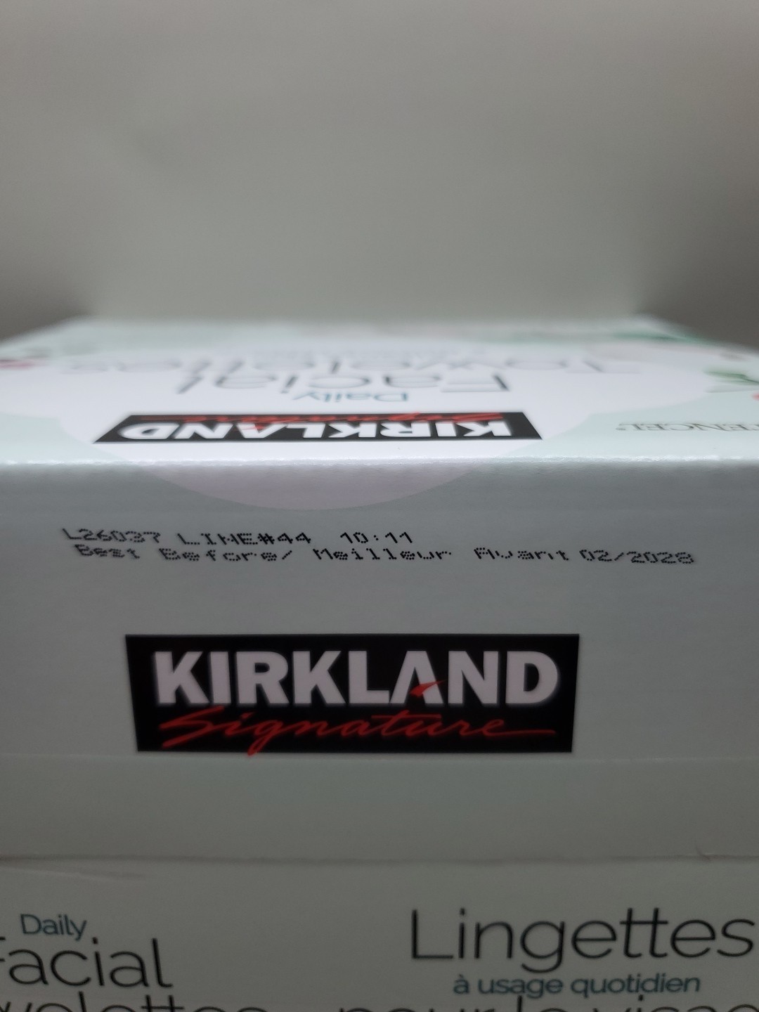 Kirkland Signature Daily Facial Towelettes Makeup Remov 180Ct US SELLER BB 02/28