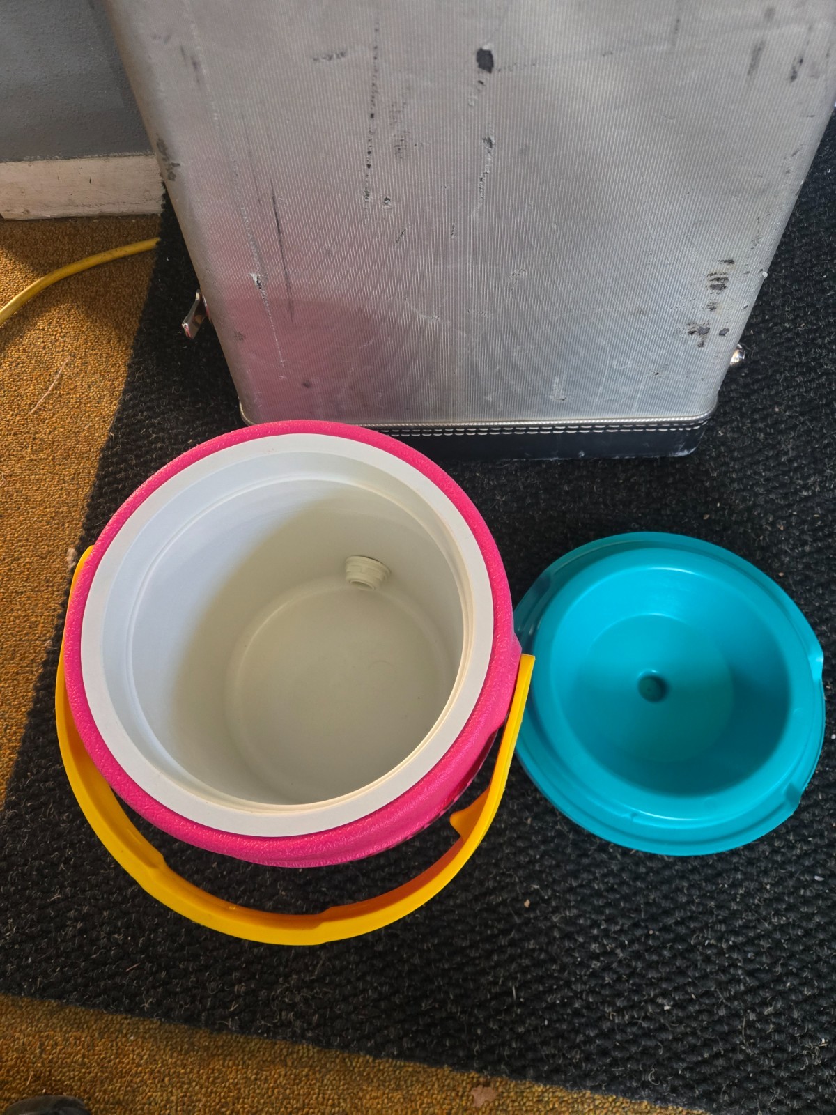 Bucket of Fun by Igloo DRINK COOLER 1 Gallon with Spigot Pink Teal & Yellow USA