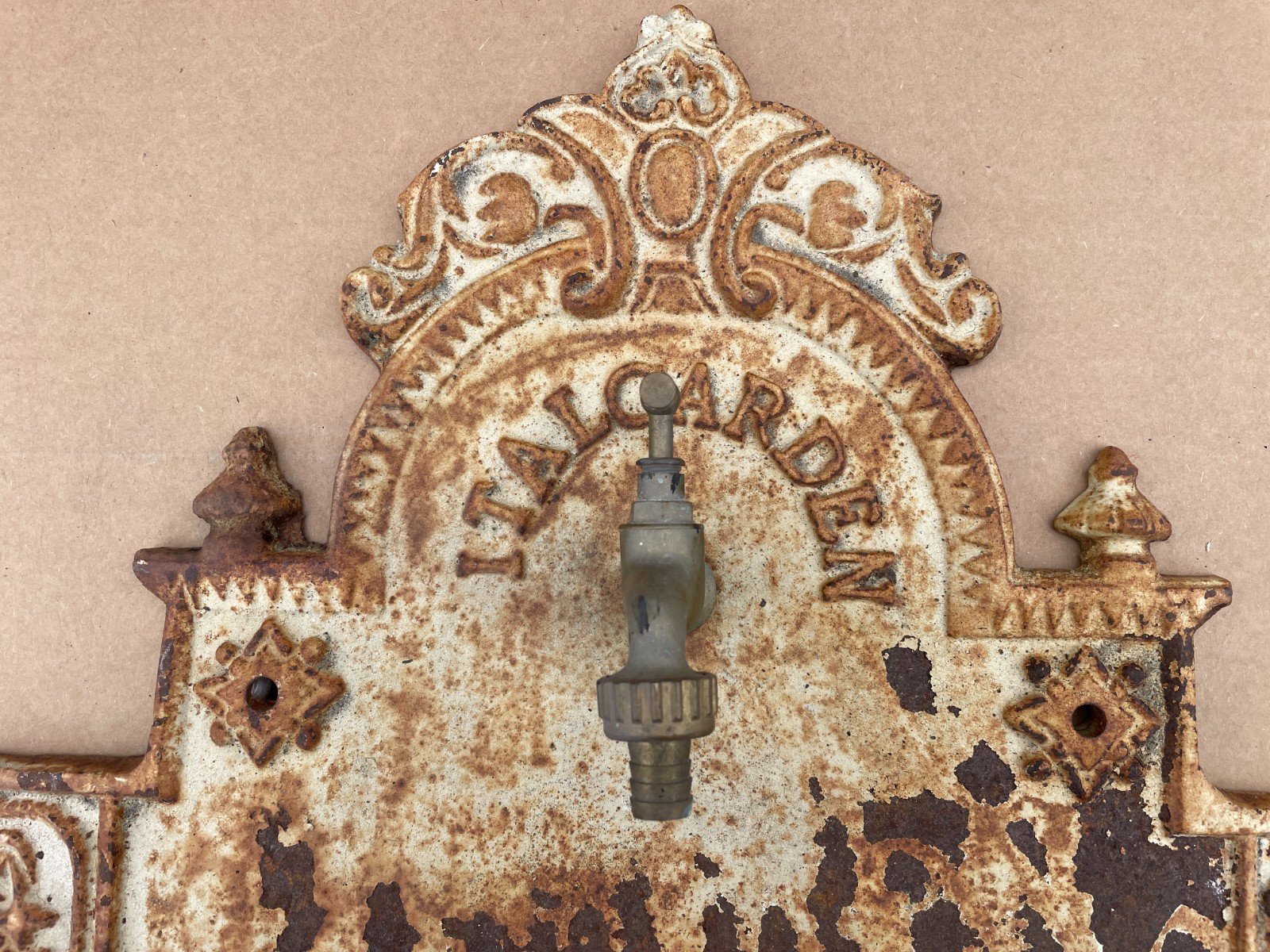 Italgarden Vintage Cast Iron Wall-Mounted Fountain Rust Patina