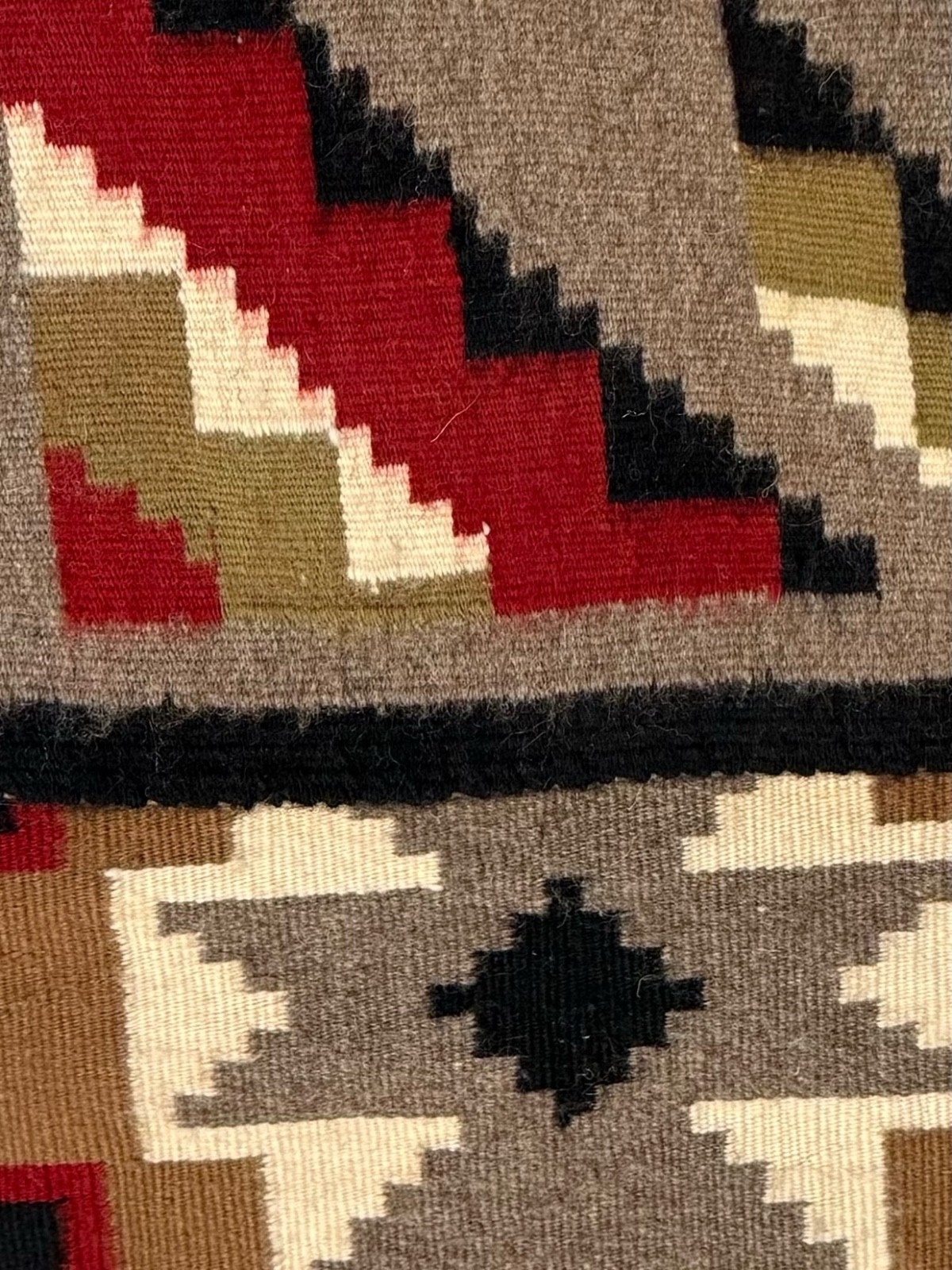 OUTSTANDING NAVAJO GANADO RUG / TAPESTRY,2-TONE(OLIVE-TAN) BACKGROUND, MINT, NR!