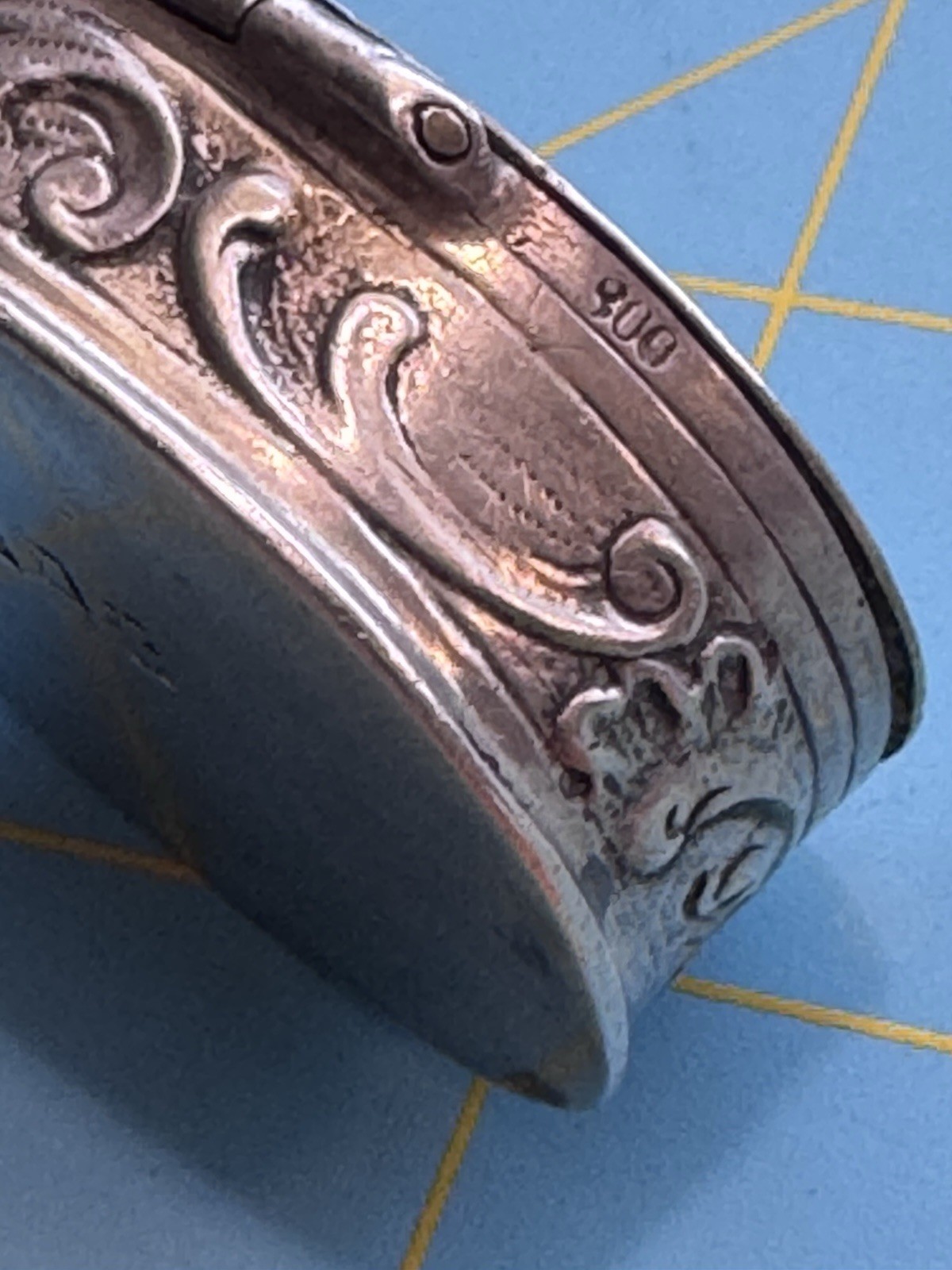 Hanau German 800 Silver Snuff Box – Friedrich Reusswig c.1903–1926 – Repoussé