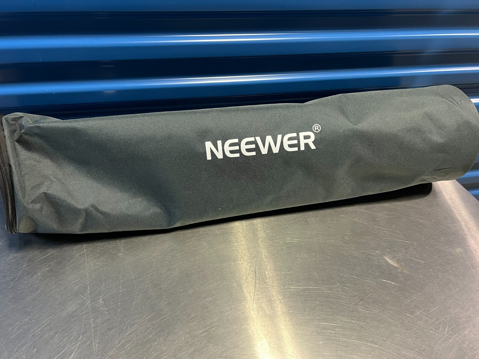 NEEWER 24''x35'' Quick Setup Foldable Rectangular Strip Softbox Bowens Mount