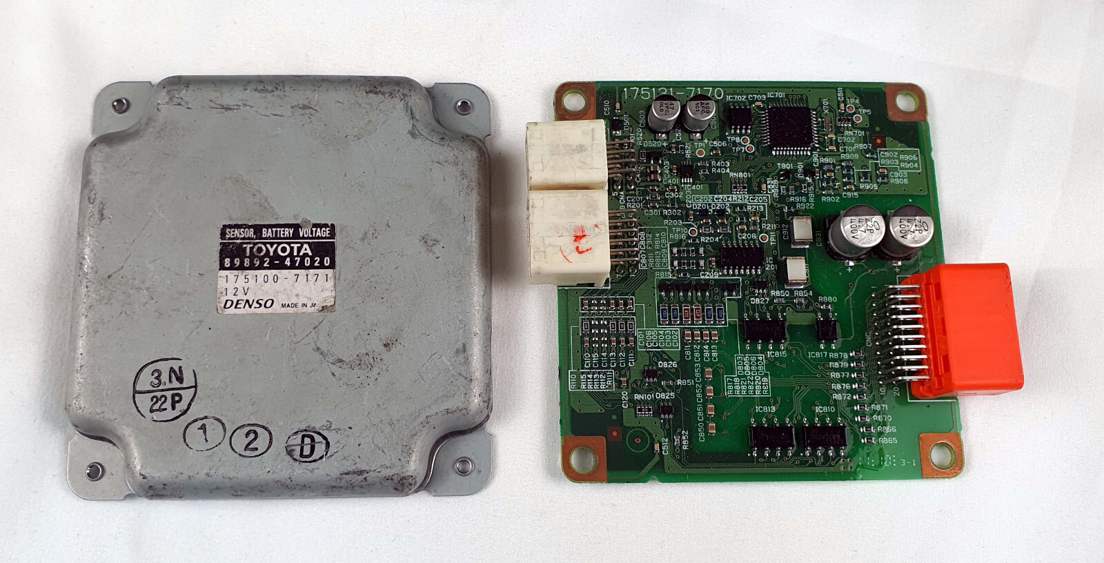 Toyota Prius Hybrid 2010-2015 Bettery Voltage Sensor Control module 89892-47020