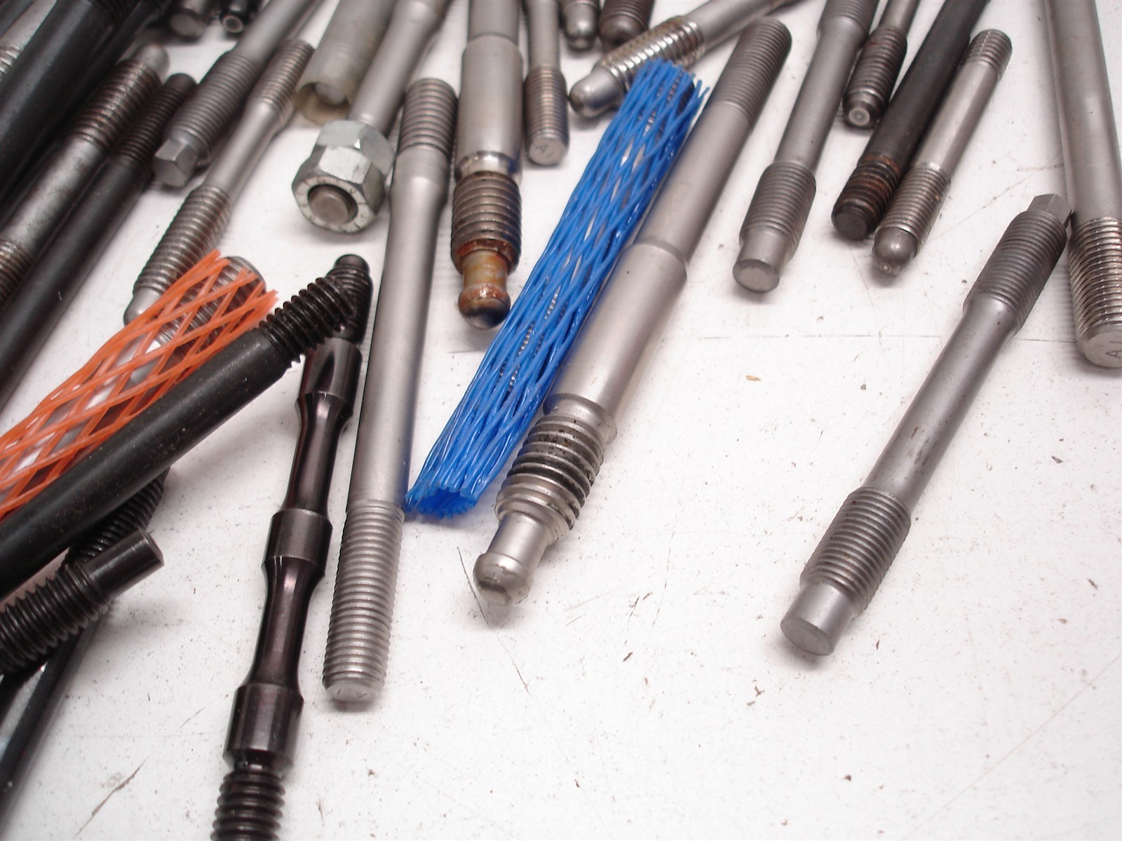 136 ARP / A1 TECHNOLOGIES BULK ASSORTED ENGINE STUDS 5/16"-1/2" HEAD MAIN CARB