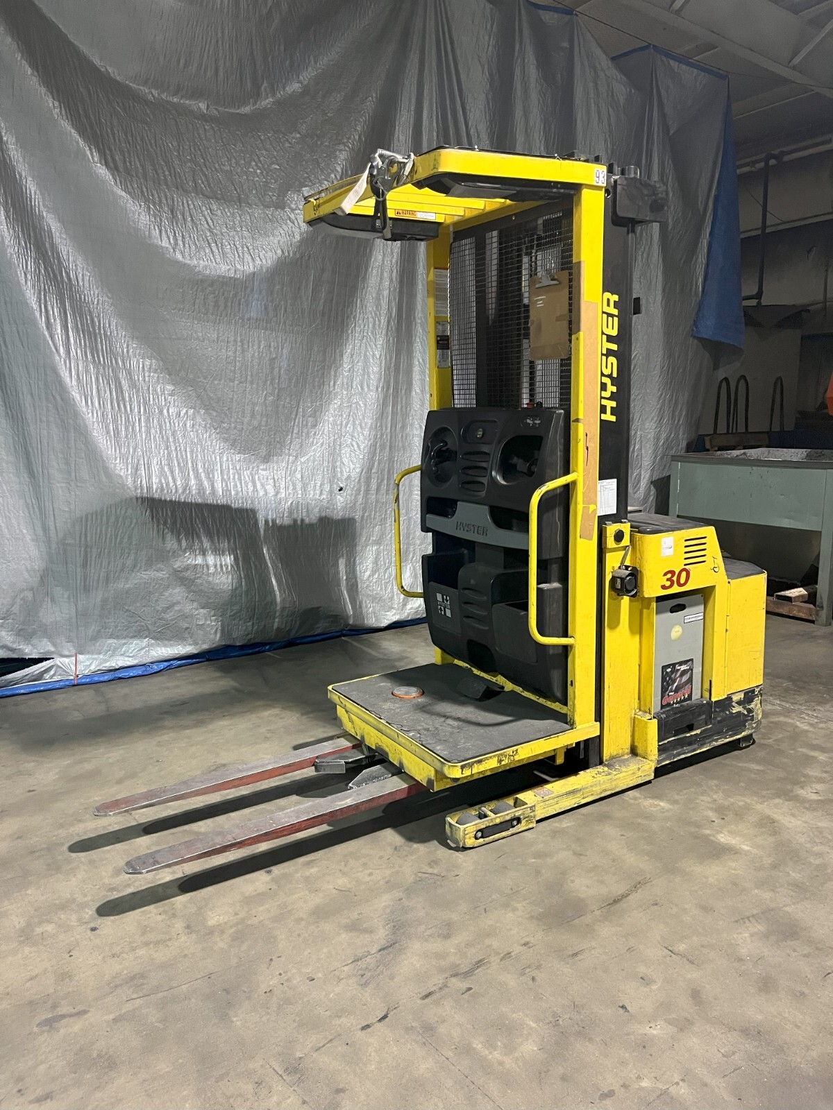 2011 HYSTER R30XMS2 ELECTRIC 3000LB ORDER PICKER NARROW AISLE FORKLIFT Forktruck