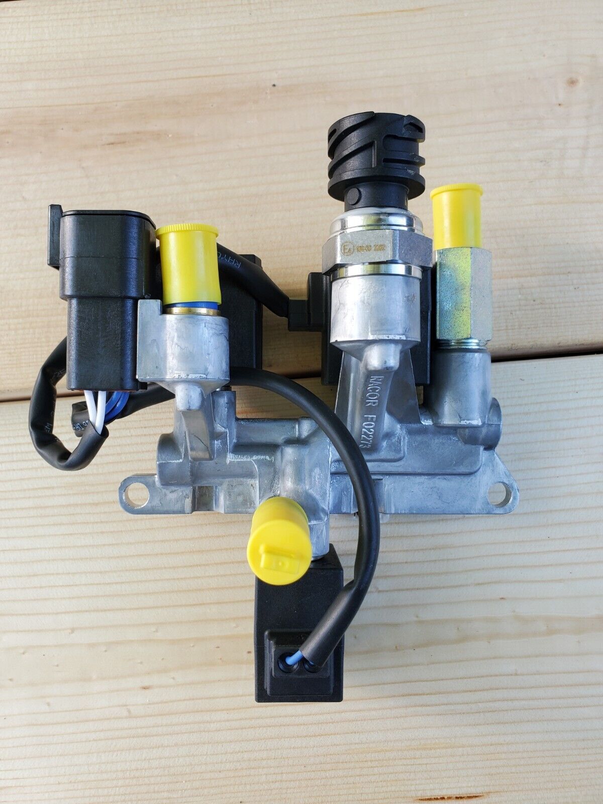 Fuel Filter Dosing Module 23099630 For VOLVO D13 USA