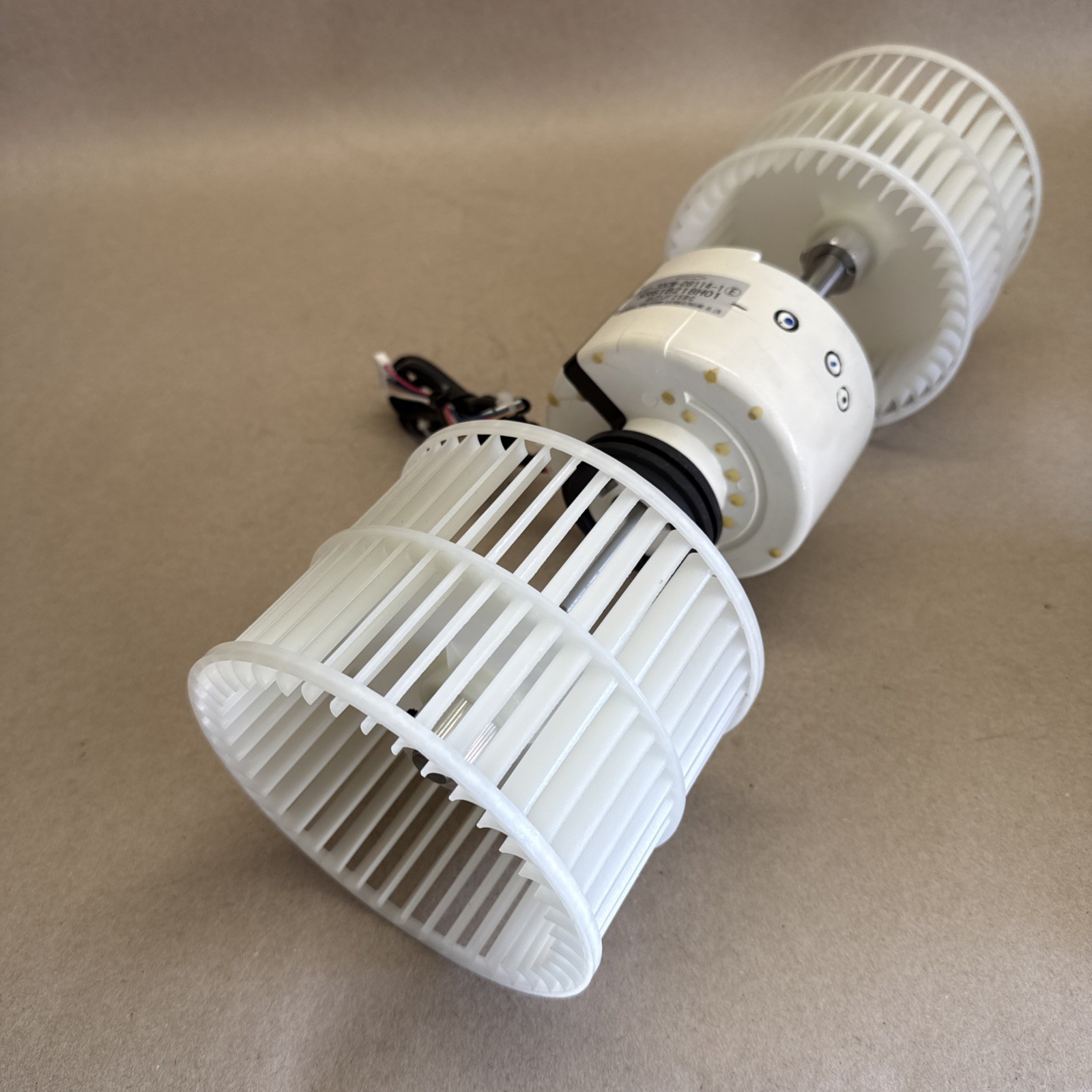 DC340V 8P 96W Motor Air Conditioner Inverter DC Fan SIC-70CW-D8114-1 KR61B218H01