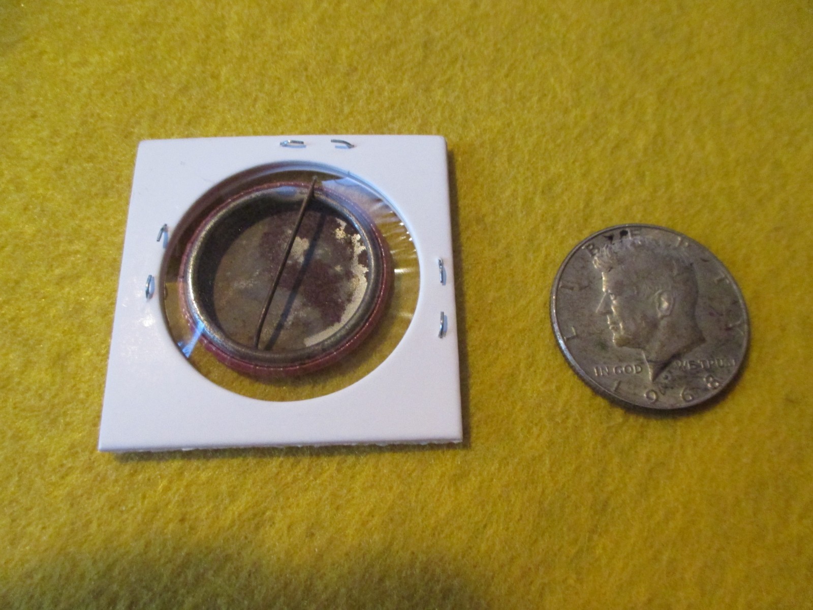 ORIGINAL WWII HOMEFRONT ANTI AXIS CHINESE YES AMERICAN NO JAPANESE 1 1/4 INCH