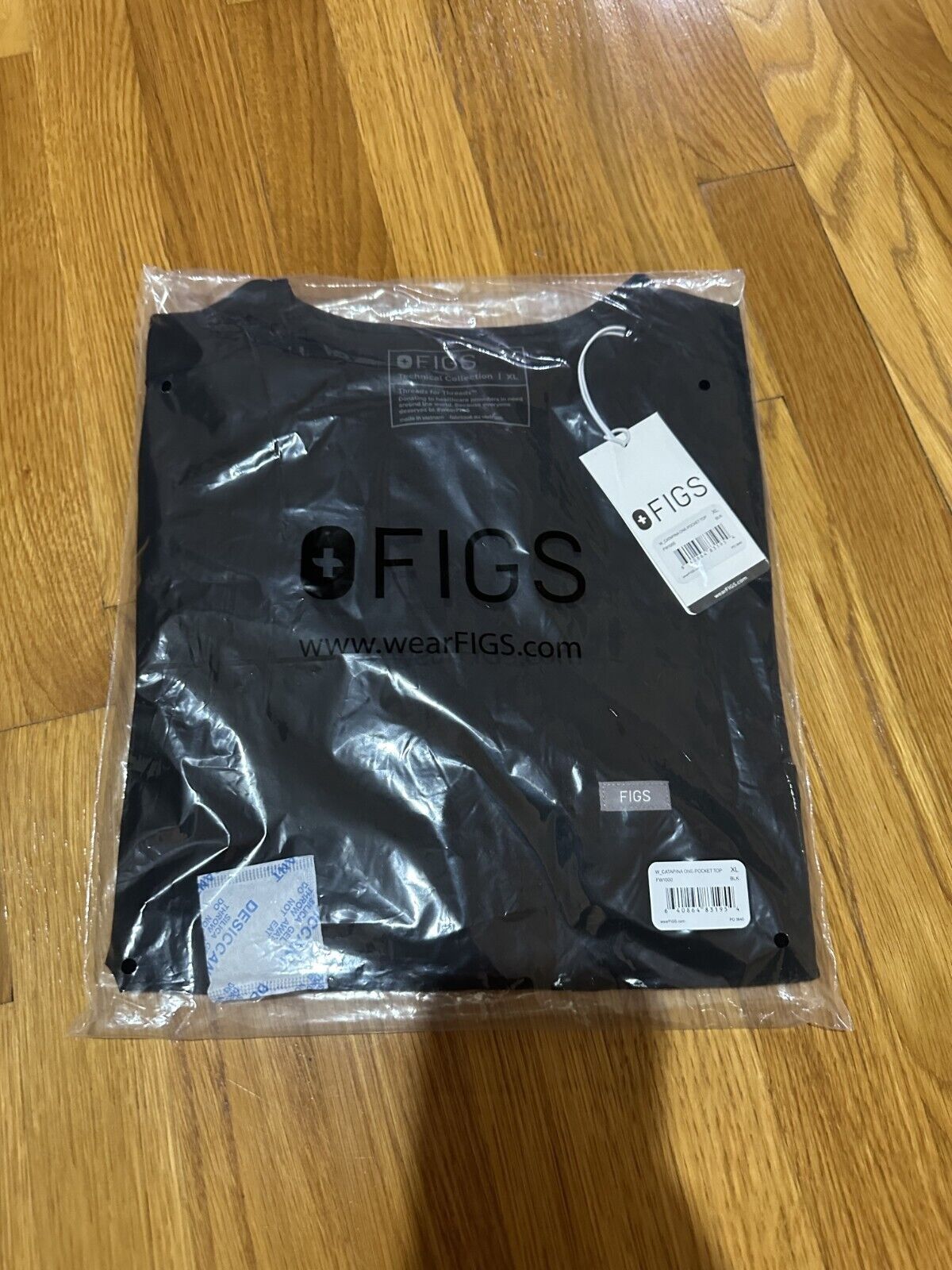 Figs Women Catrina One Pocket Top Scrub Black (Multiple sizes available)