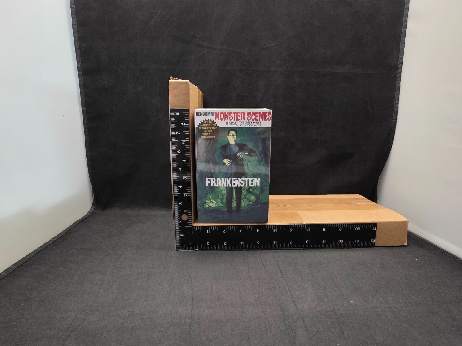 DENCOMM Monster Scenes "Frankenstein" Limited Edition 1:13 Scale Model Kit 633