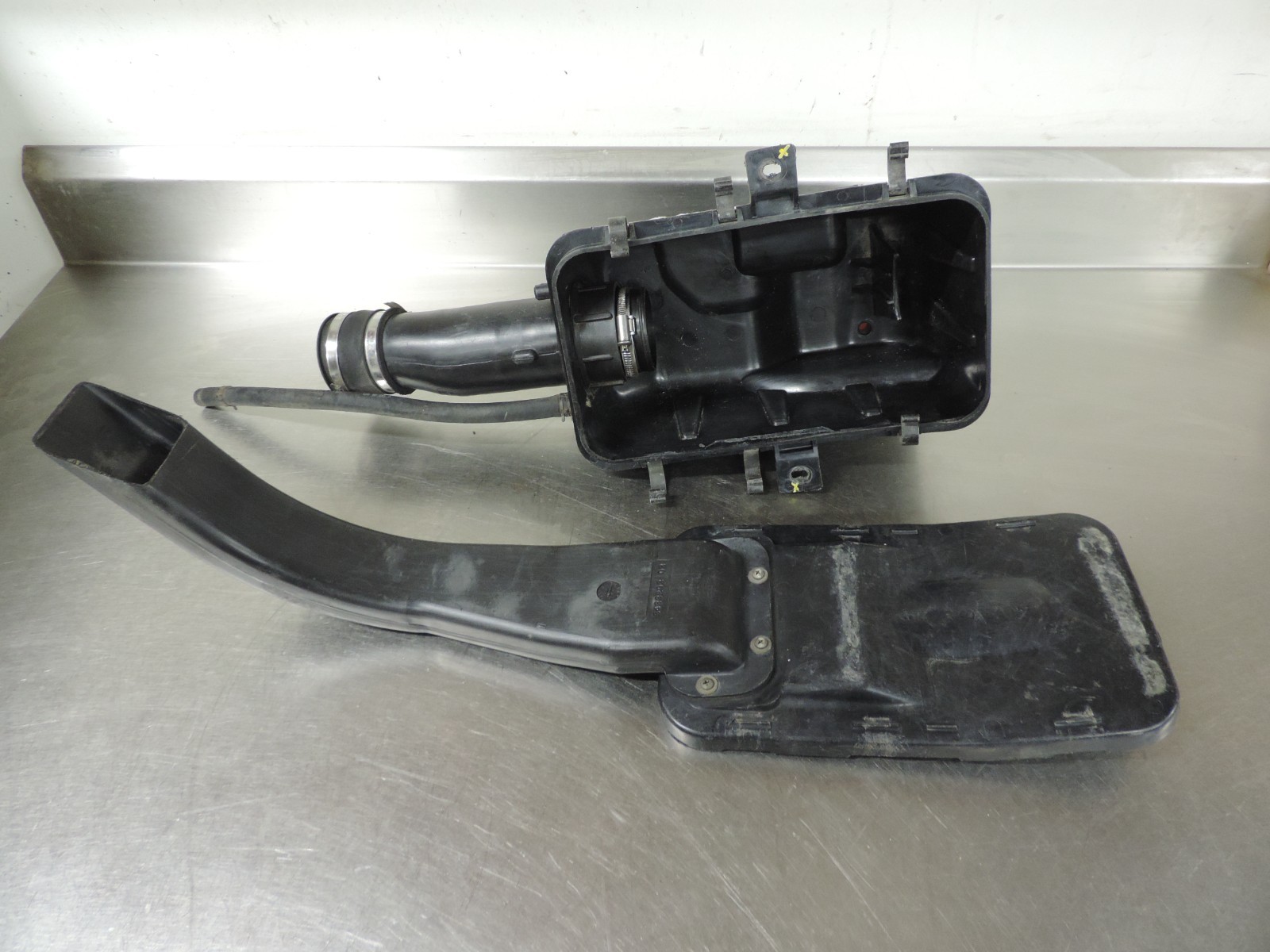 2001 Polaris Sportsman 500 HO Airbox Air Filter Housing Snorkel Lid Intake Tube