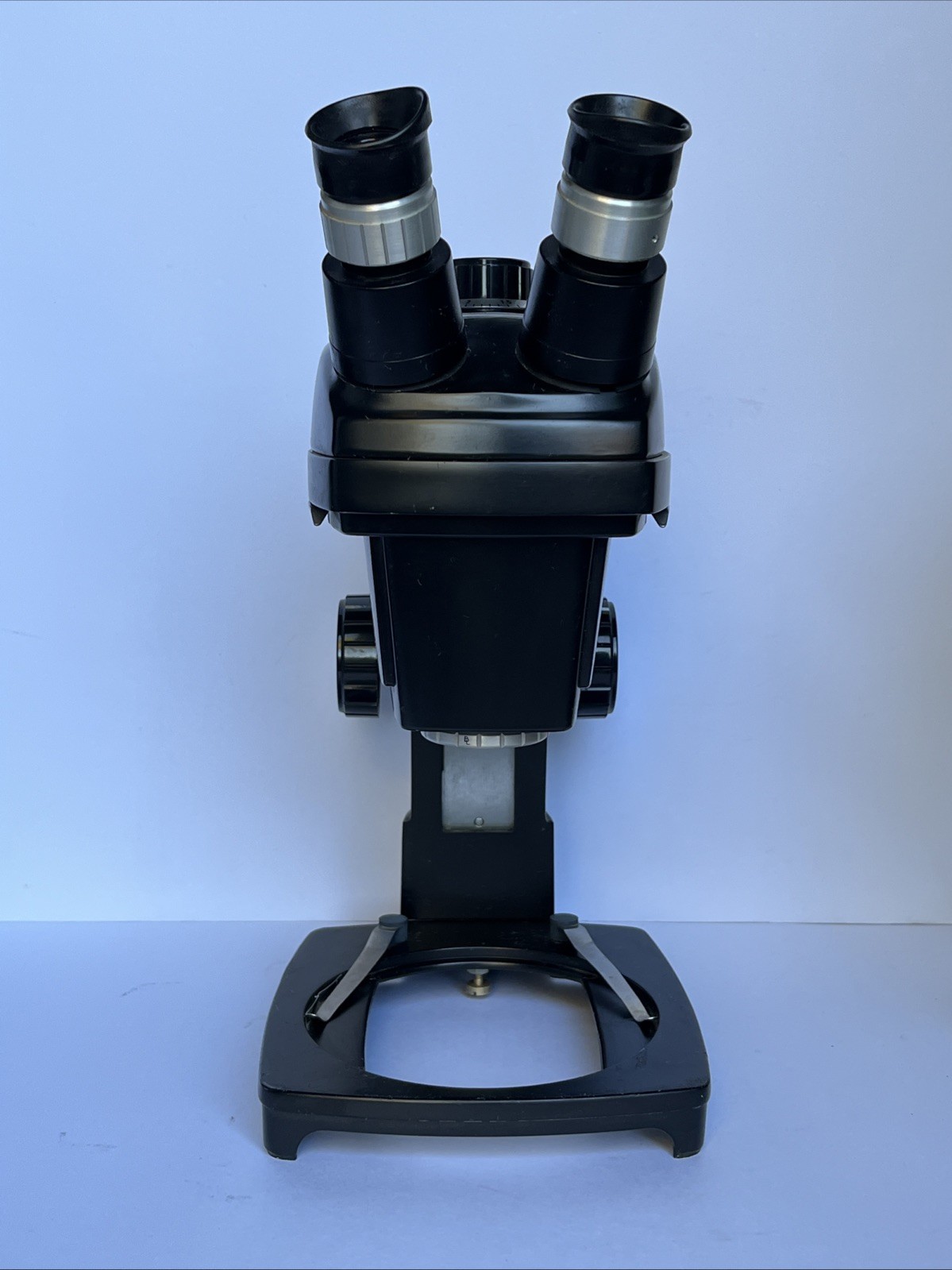 Bausch & Lomb StereoZoom 4 0.7x-3x Microscope 20x wf eyepiece & Illuminator