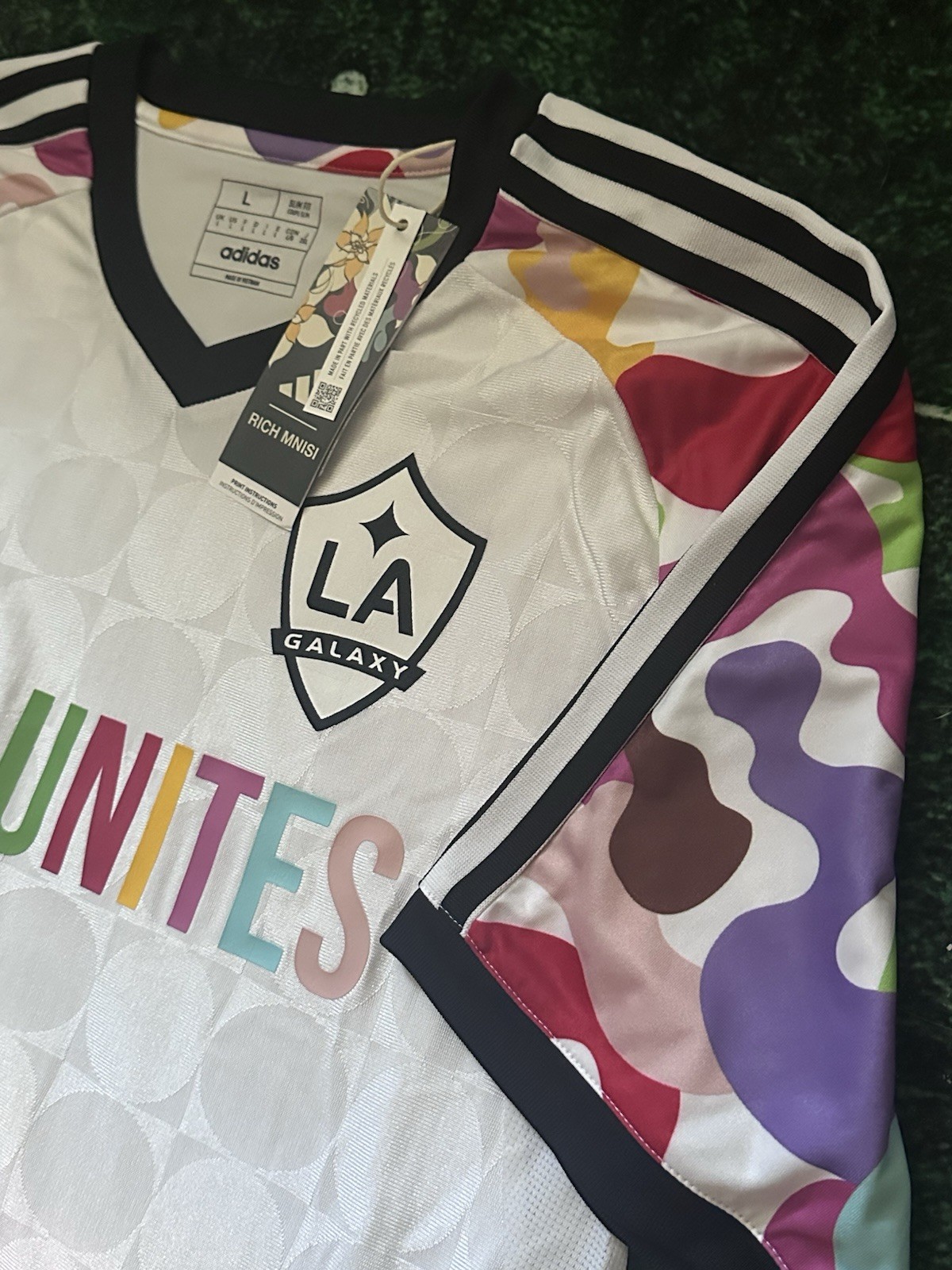 Los Angeles Galaxy Special Edition Love Unites Soccer Jersey Size L