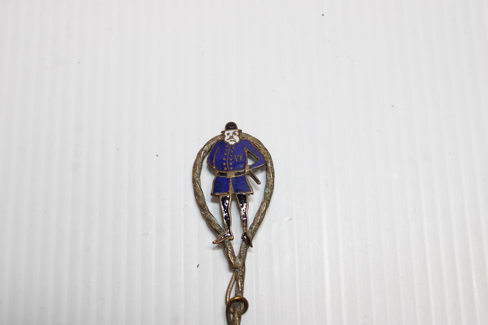 VINTAGE COLLECTIBLE SOUVENIR SPOON ENAMEL BRITISH BOBBY #480