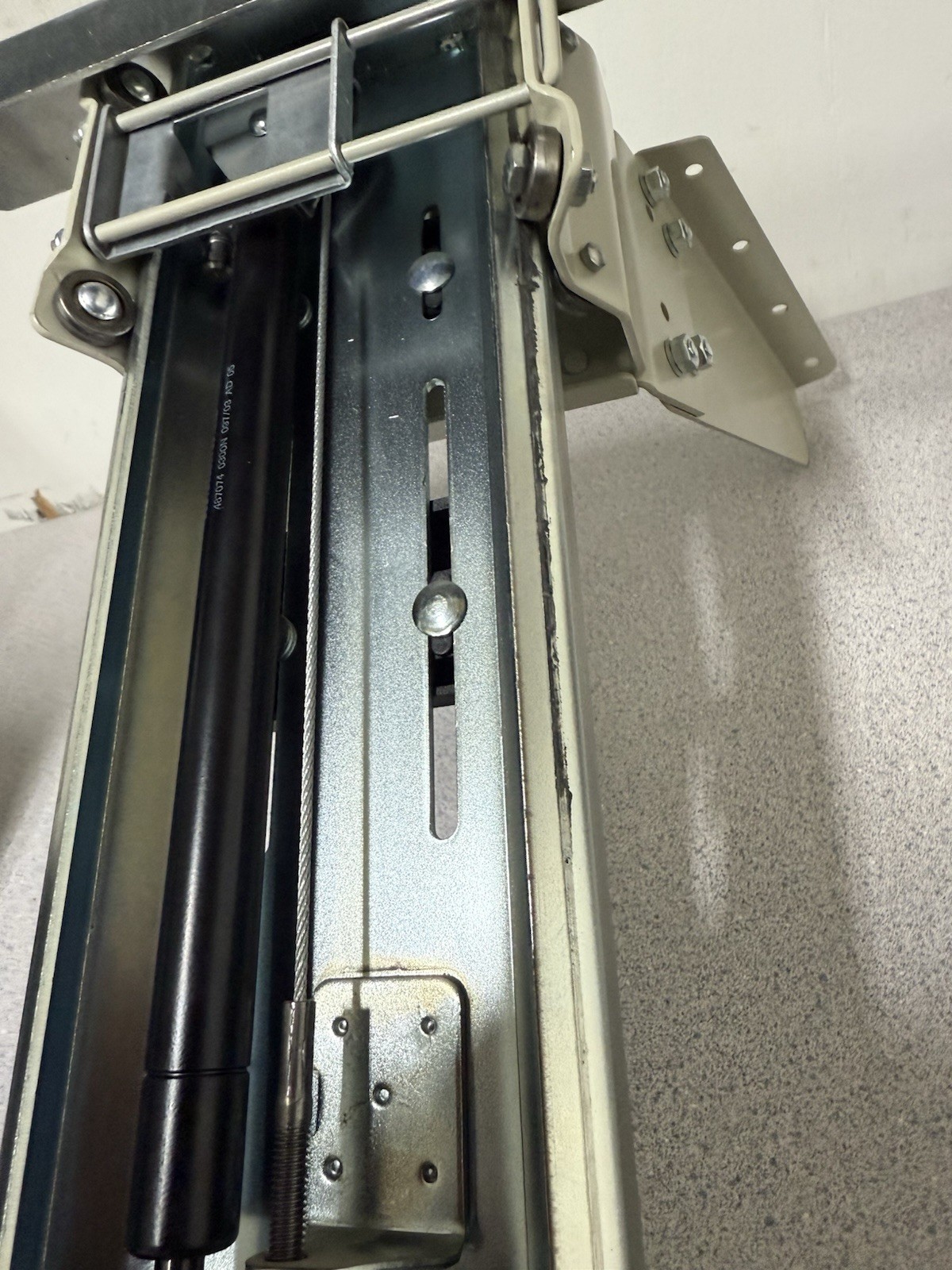 Sewing Machine Air Lift D-7062 - 50 lb