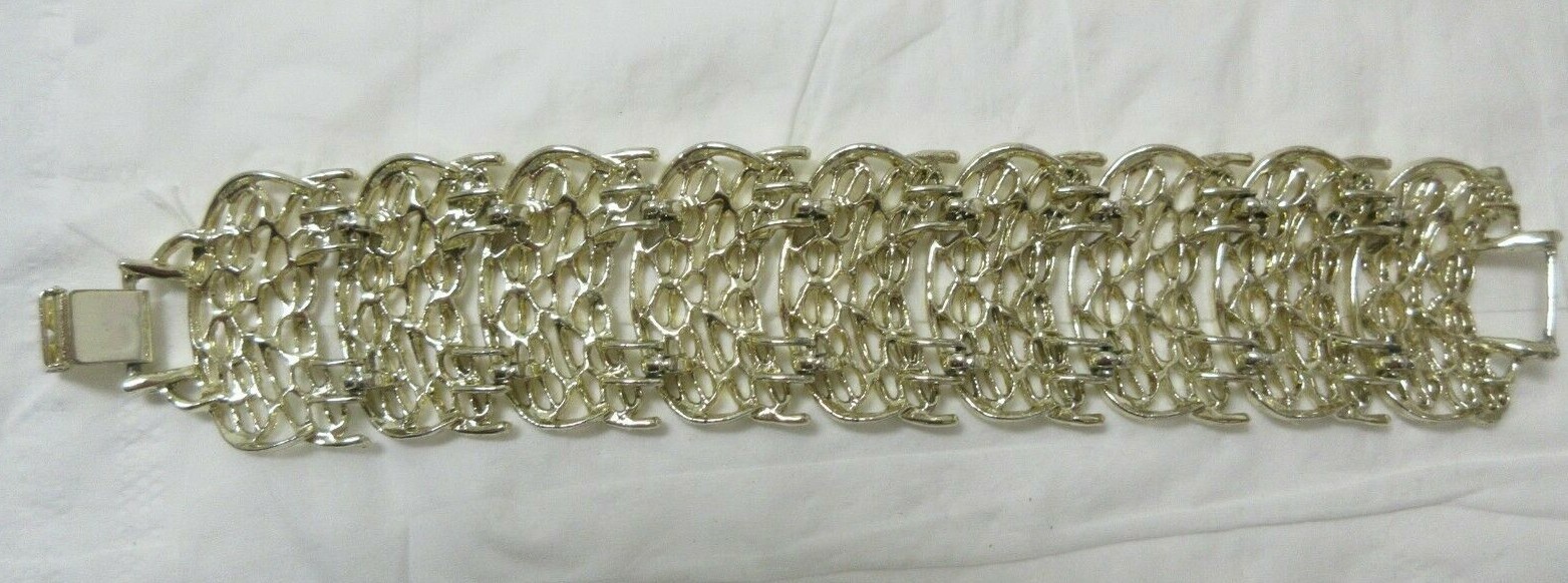Vintage Wide Open Work Gold Tone Link Bracelet 7 1/2"