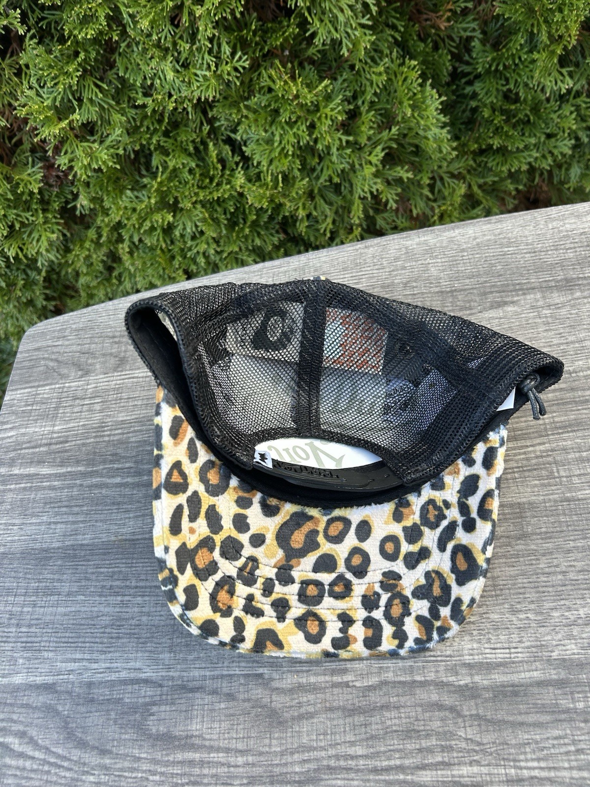 Von Dutch Velvet Leopard Print Trucker Hat 🧢🔥