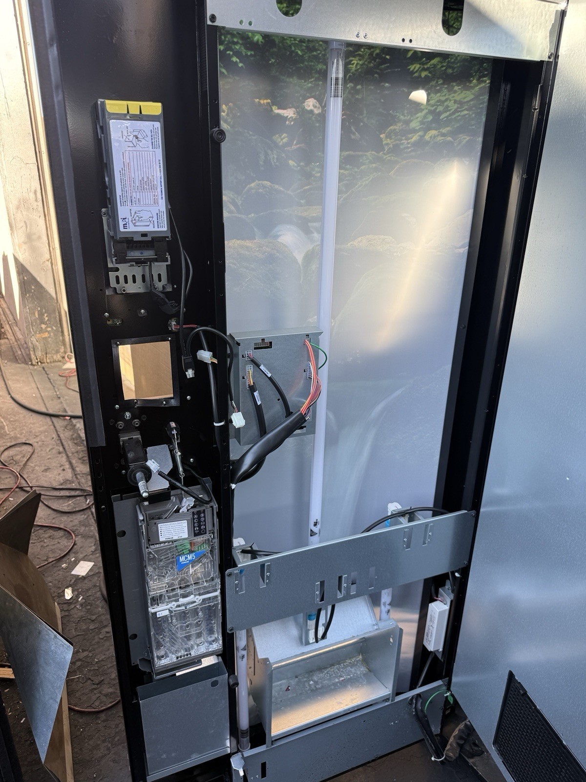 Vendo 621 Beverage Drink Vending Machine Waterfall V21