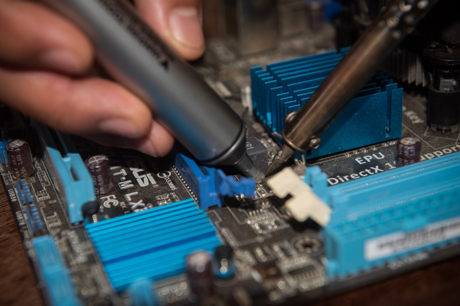 Vampire Tools Solder Sucker Compact and Durable Aluminum Body/Heat VT-001-SS