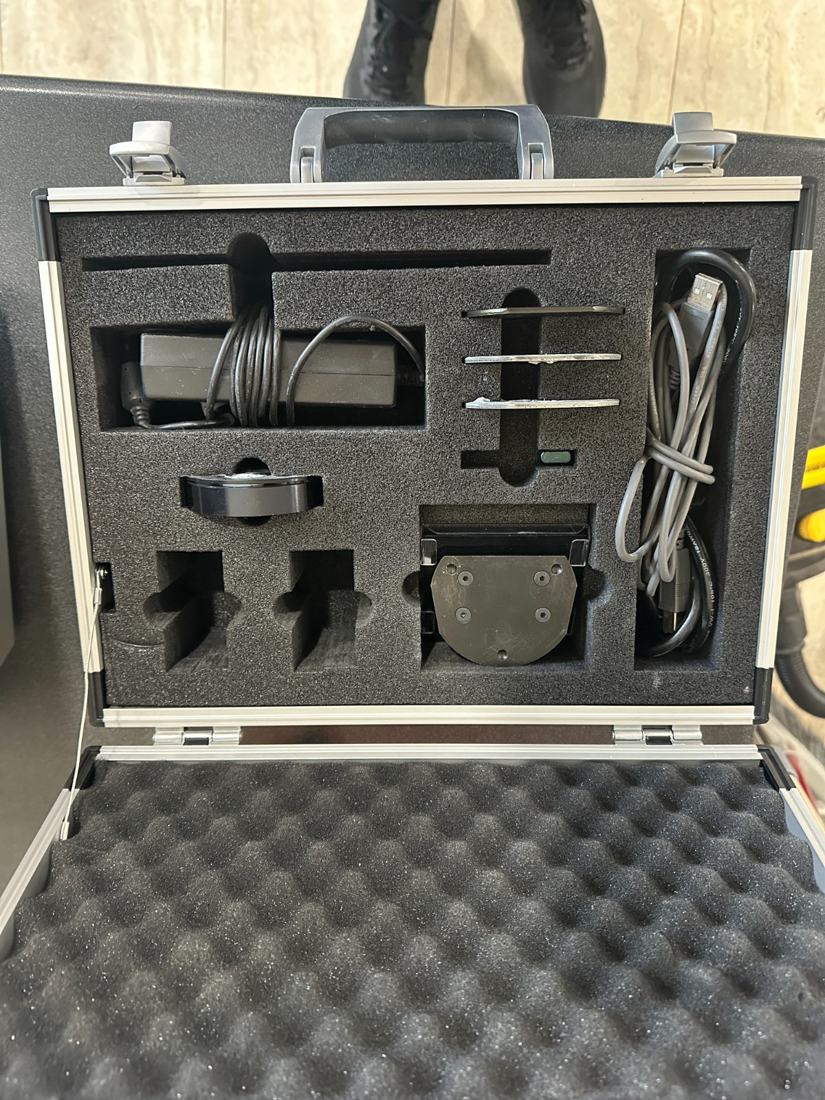 3shape D2000 with expired complete restorative dongle.