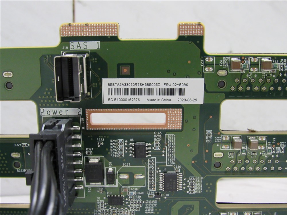 Lenovo SR650/550/558/590 3.5-inch 8-bay hard drive backplane 02YE096