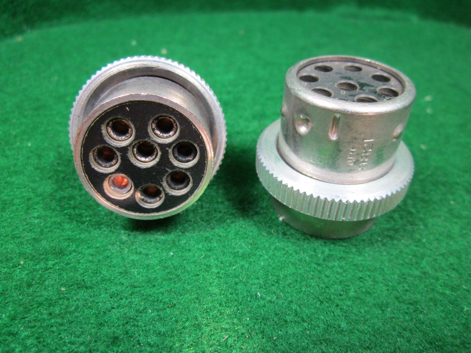 (1) ARC 9821 CONNECTOR ARC-5 NOS