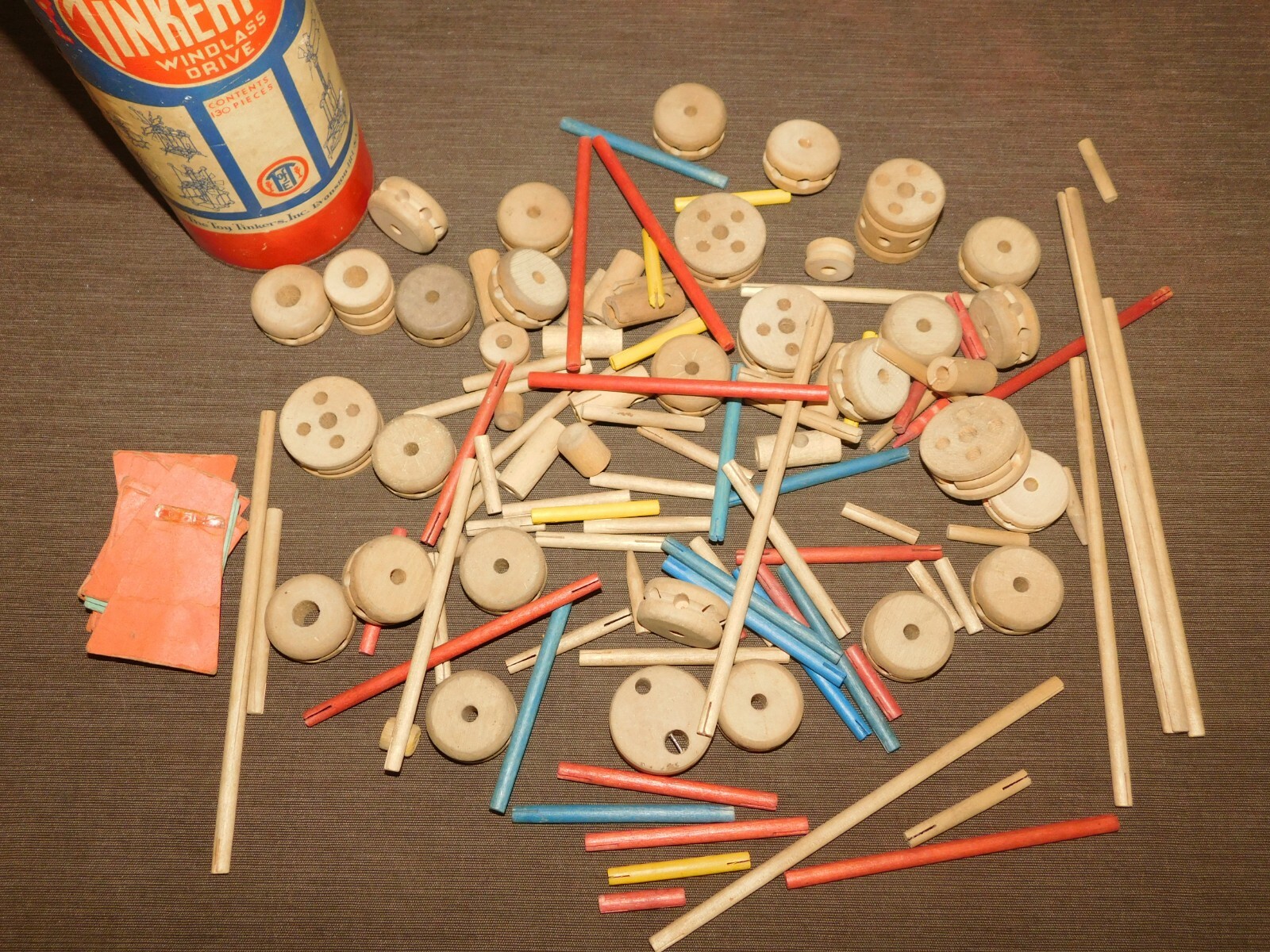 VINTAGE BUILDING TOY 12" HIGH SPECIAL TINKERTOY WINDLASS DRIVE