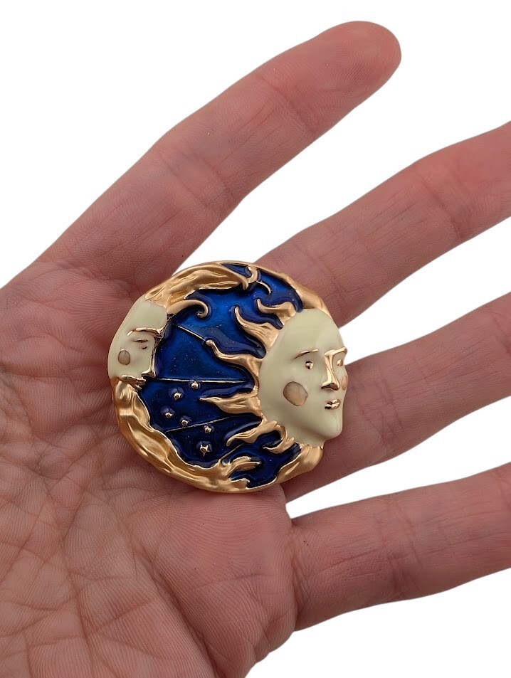 CELESTIAL SUN MOON BROOCH face 90s retro blue, gold- & ivory-tone enamel pin G1
