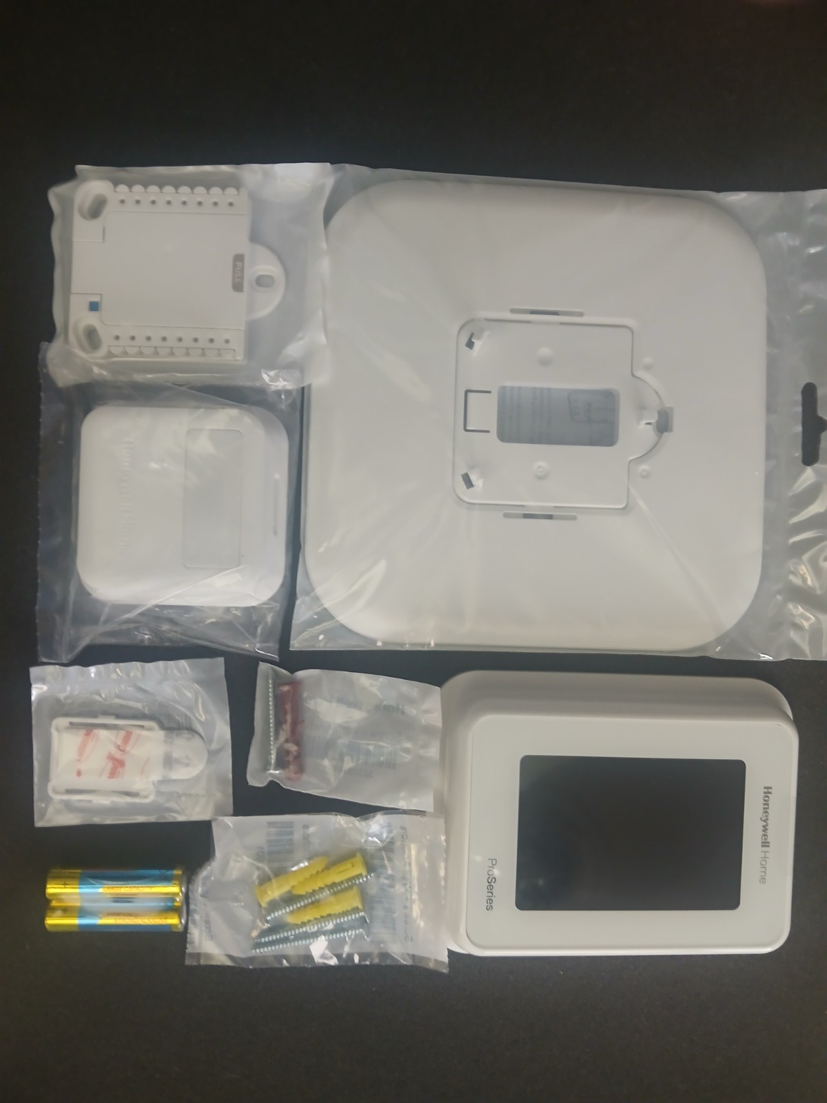 Never installed THX321WFS3001W T10+ Pro Thermostat With RedLink 3.0 - Kit