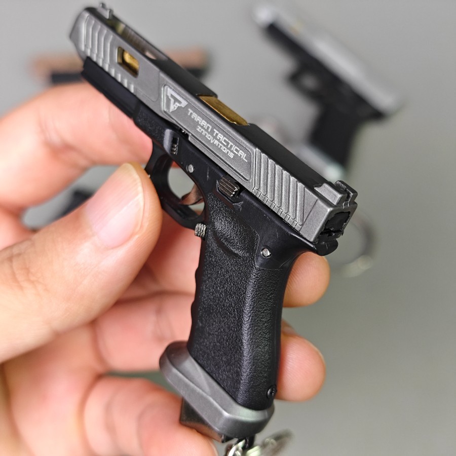 Glock 34 Alloy Mini Pistol Keychain Toy 1:3 Scale Shell Ejection Free Assembly