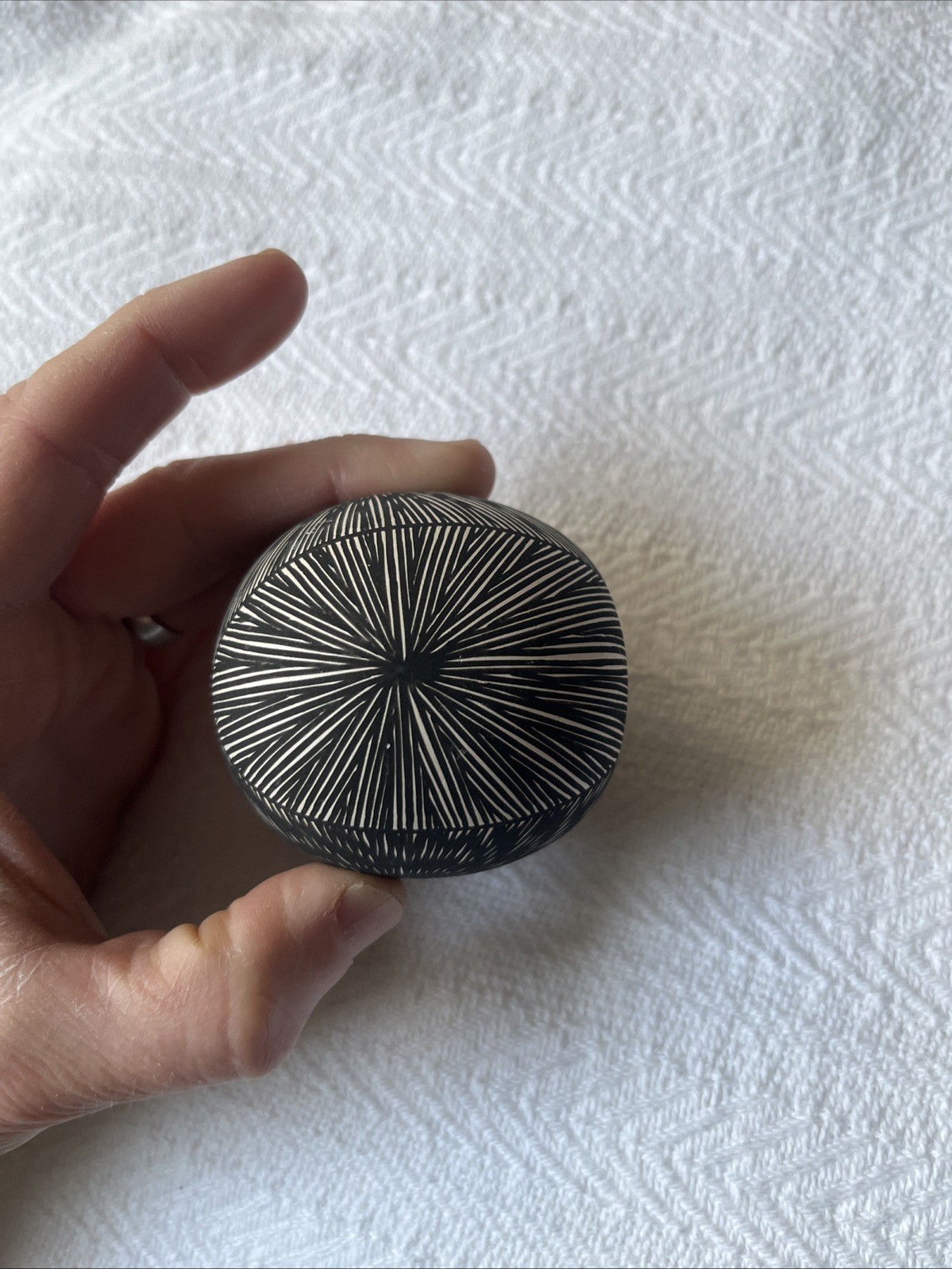 Southwest Native American Acoma Pueblo Pottery Signed Fine Line ‘Seed Pot’