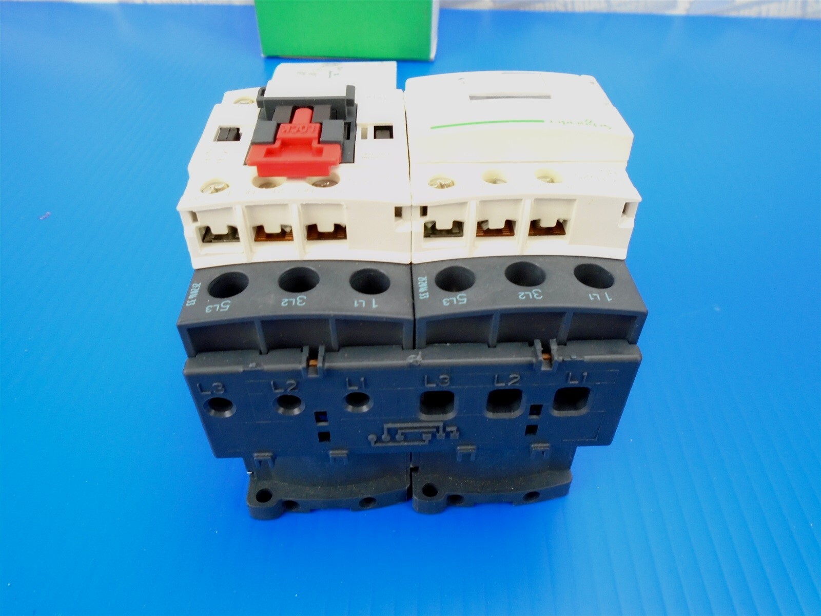 Schneider TeSys - LC2D25BD - 24V REVERSING CONTACTOR - 120-480V - 40A - 2-15 HP